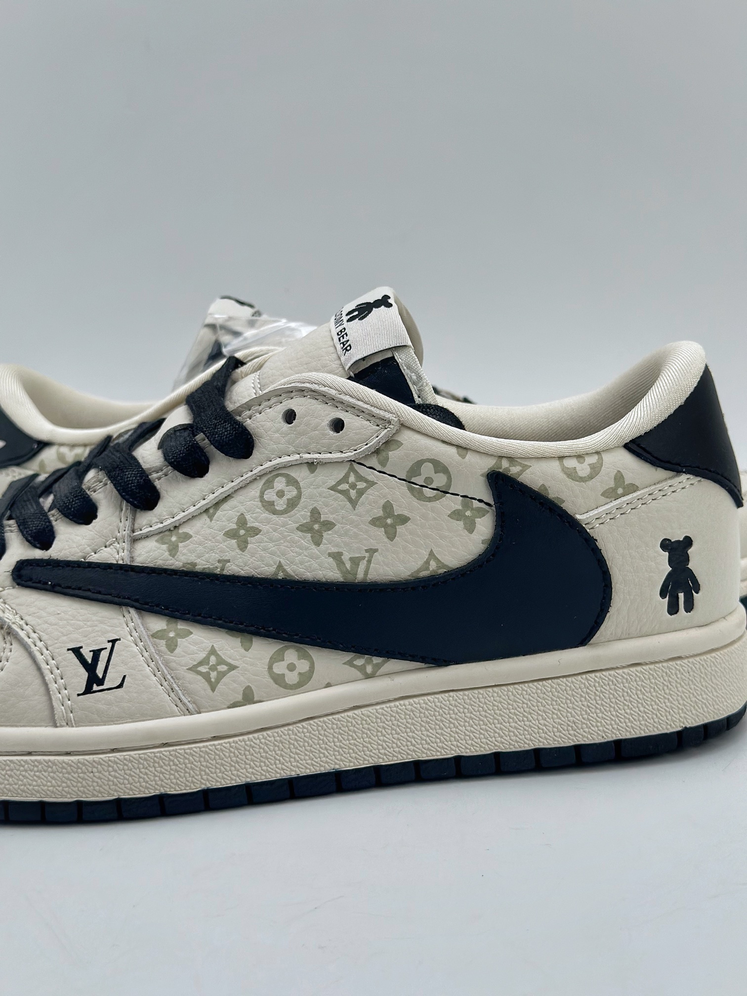 280 Travis Scott x Nike Air Jordan 1 Low x Louis Vuitton Air Jordan 1 Low 反转牛仔黑倒钩 SJ2068-002