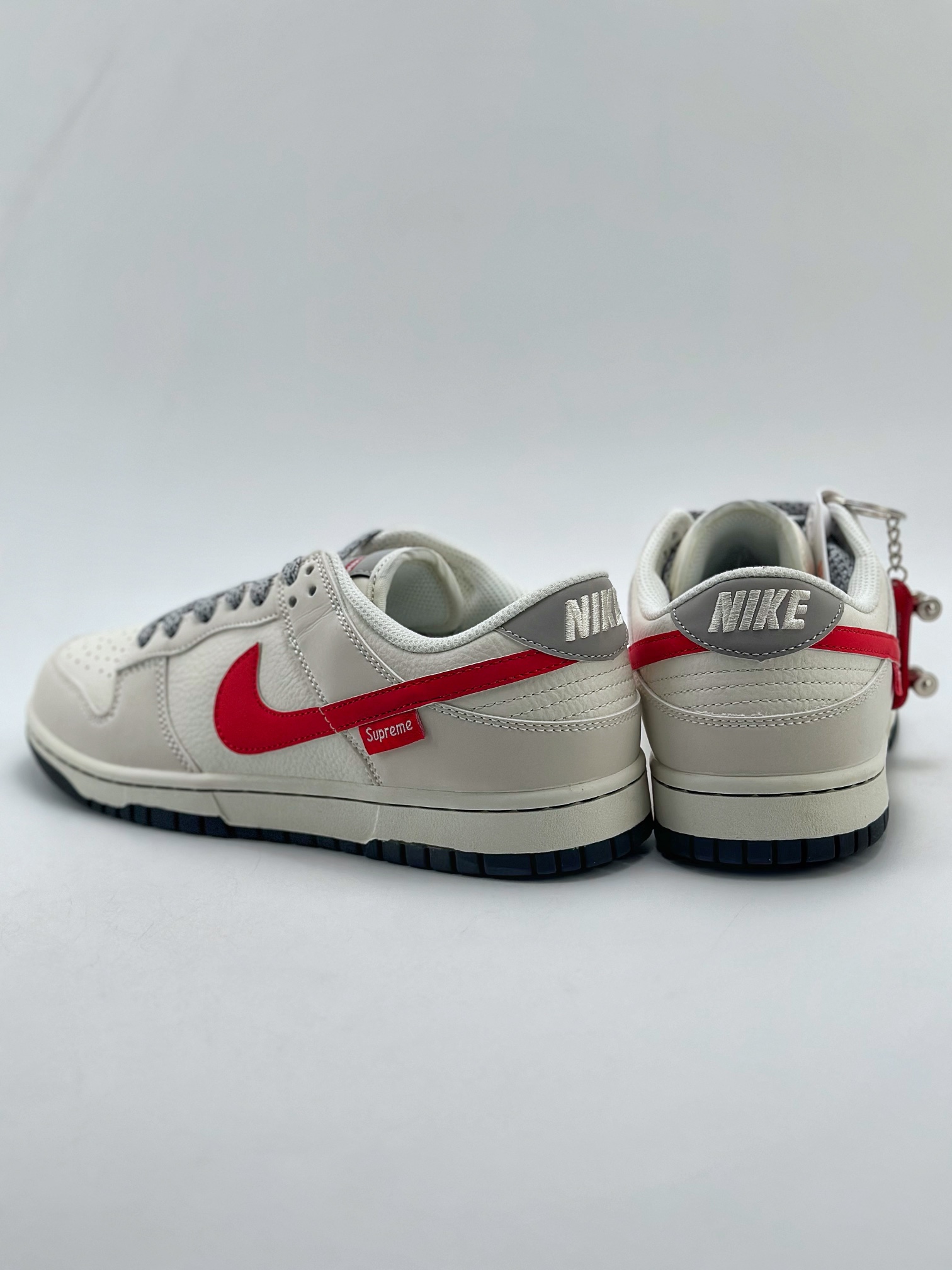 280 Nike SB Dunk Low x Supreme 白红 DQ1098-333