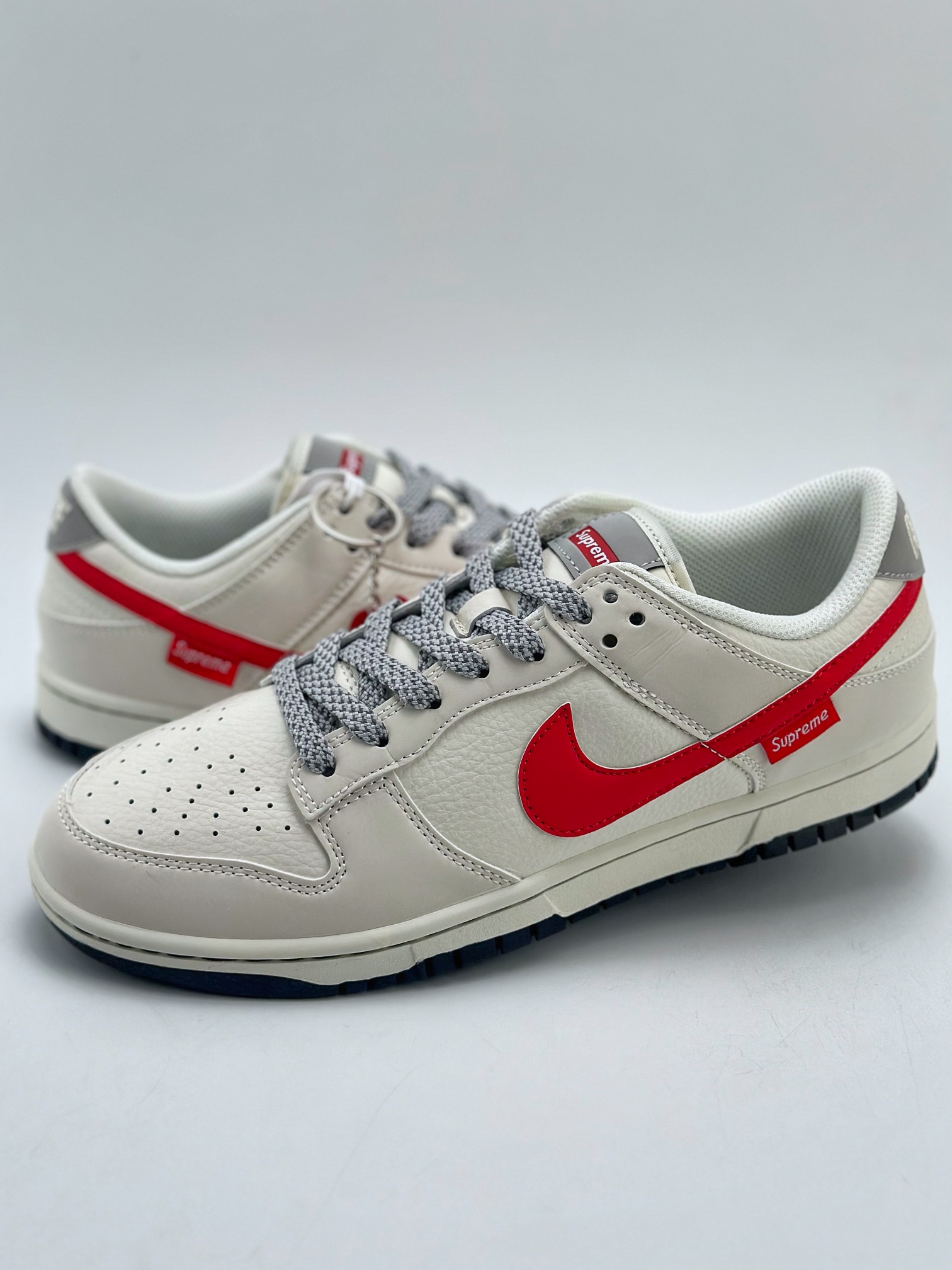 280 Nike SB Dunk Low x Supreme 白红 DQ1098-333