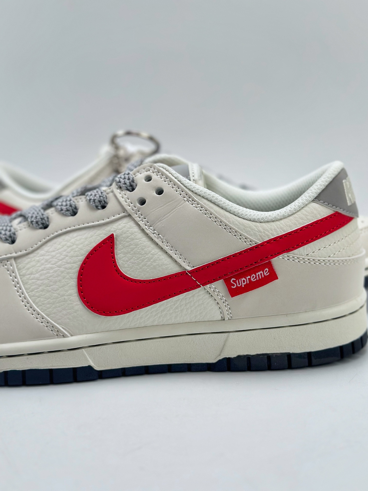 280 Nike SB Dunk Low x Supreme 白红 DQ1098-333