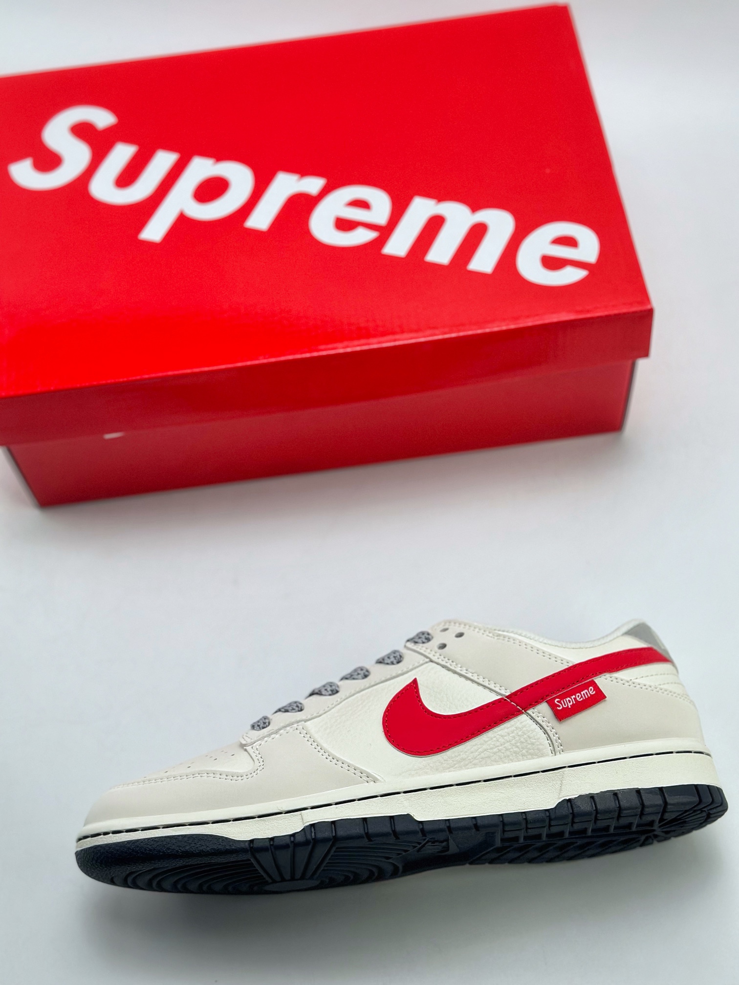 280 Nike SB Dunk Low x Supreme 白红 DQ1098-333