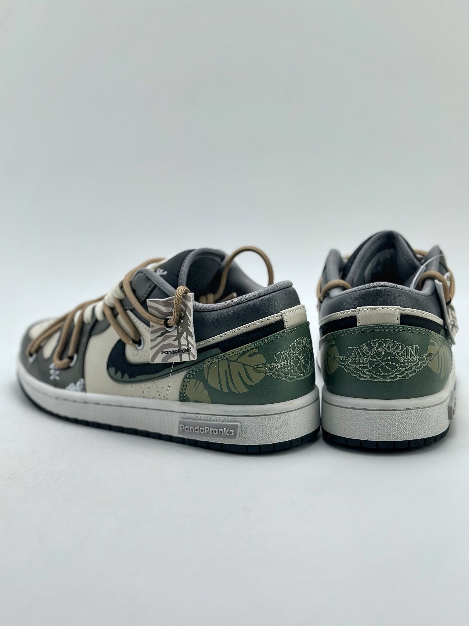 280 Air Jordan 1 Retro Low 熊猫恶作剧  553558-040