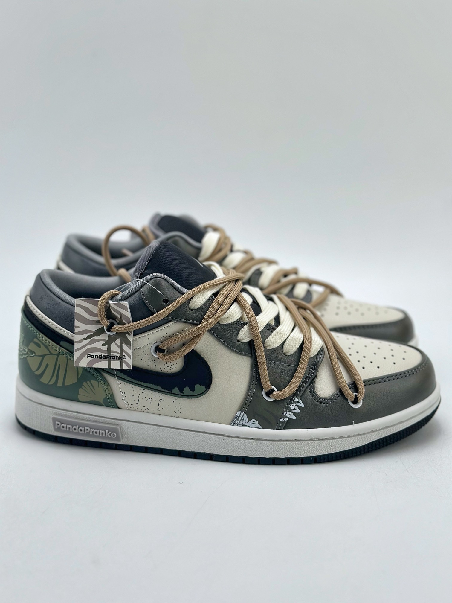 280 Air Jordan 1 Retro Low 熊猫恶作剧  553558-040