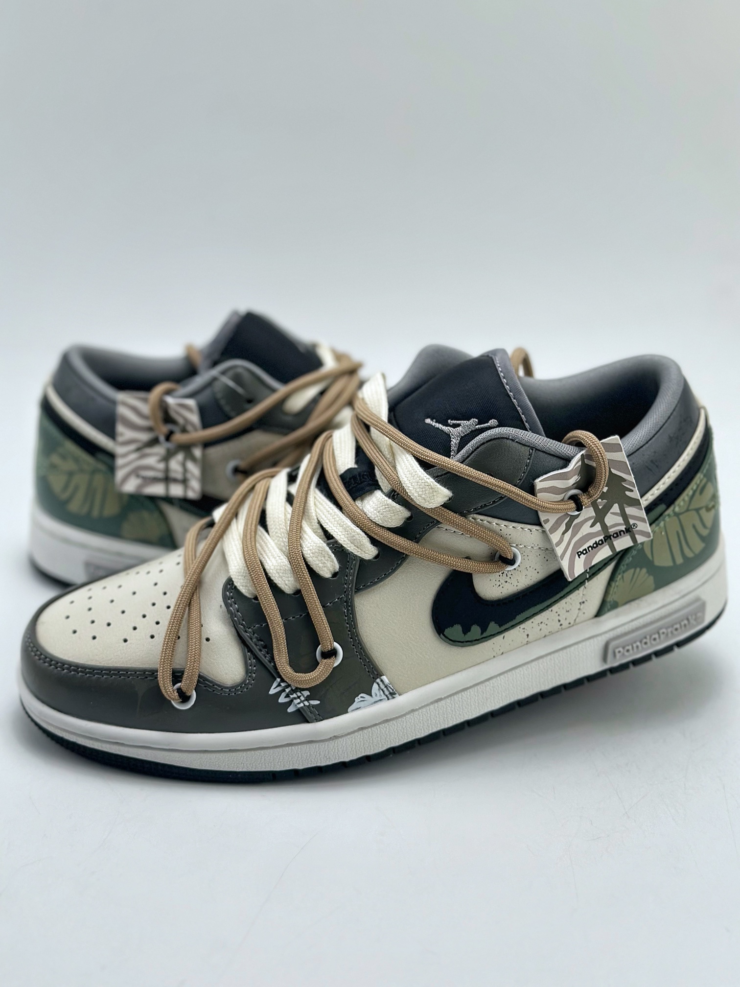 280 Air Jordan 1 Retro Low 熊猫恶作剧  553558-040