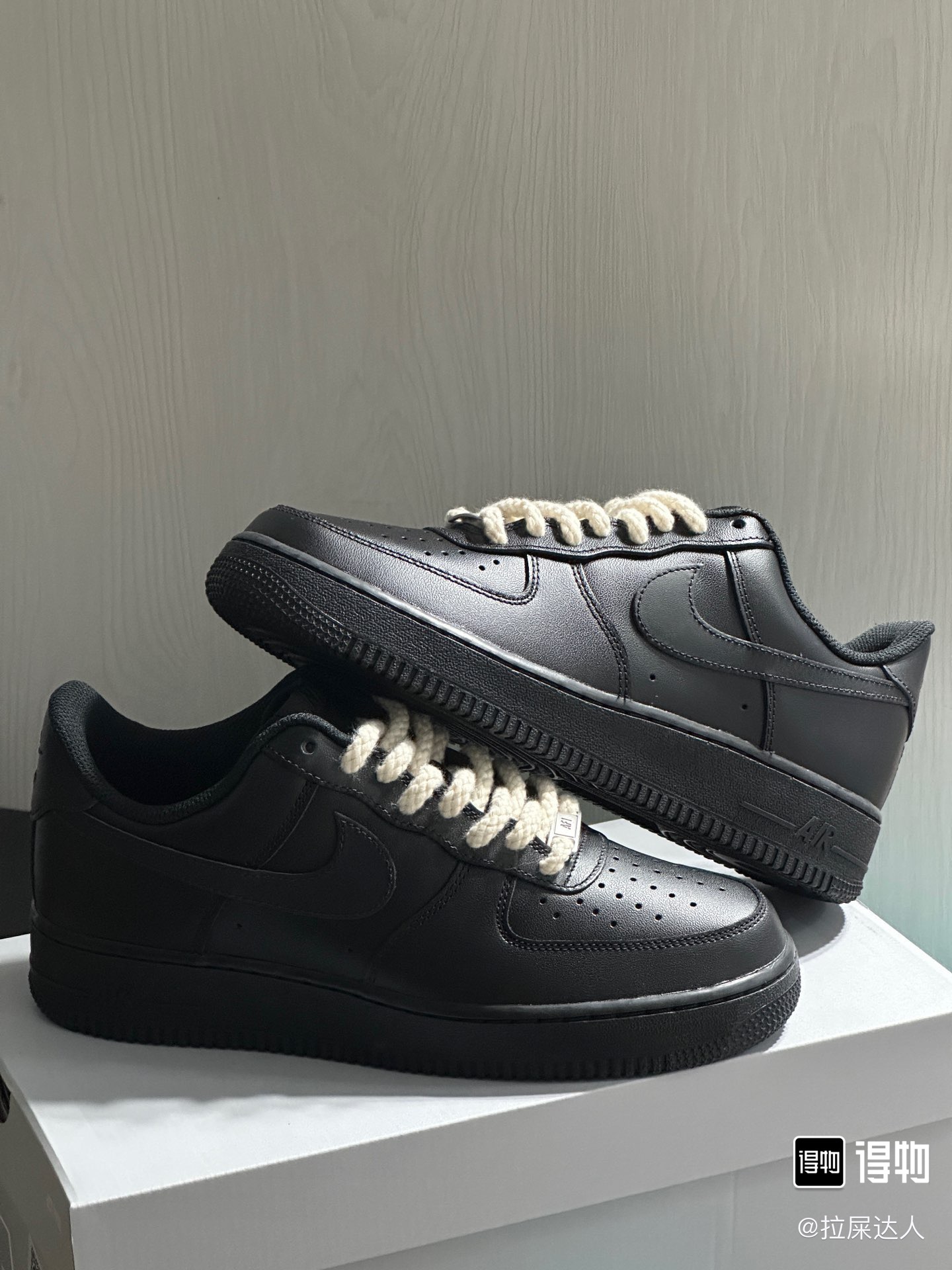 MiniCost Shoe 2