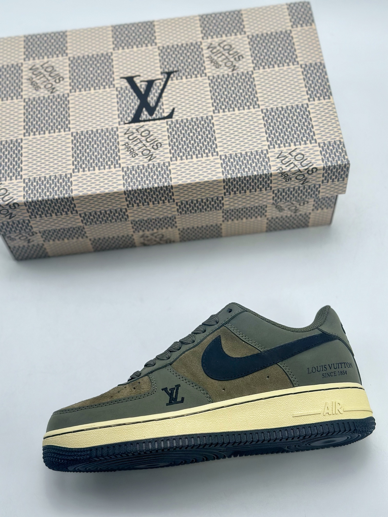 260 Nike Air Force 1 Low 07 x Louis Vuitton 军绿黑 BA8806-223