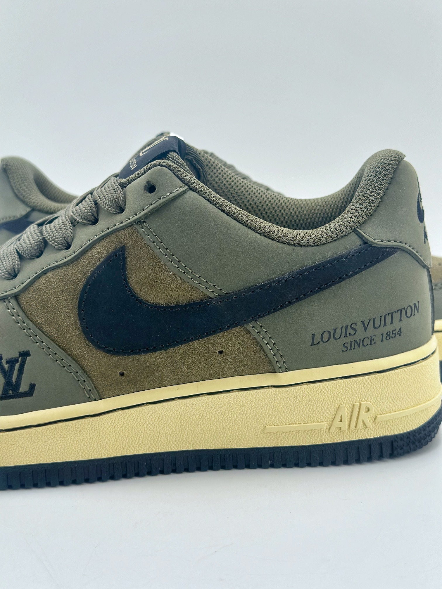 260 Nike Air Force 1 Low 07 x Louis Vuitton 军绿黑 BA8806-223