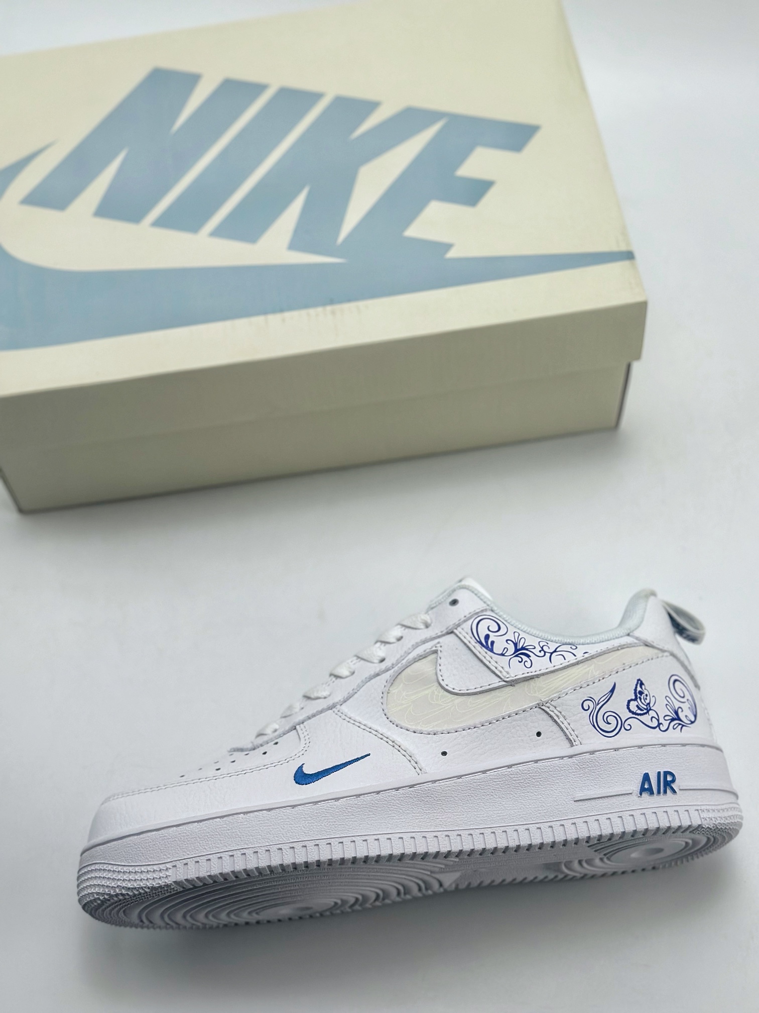 240 Nike Air Force 1 Low 07 Cut Out 白蓝花卉 FB8971-100