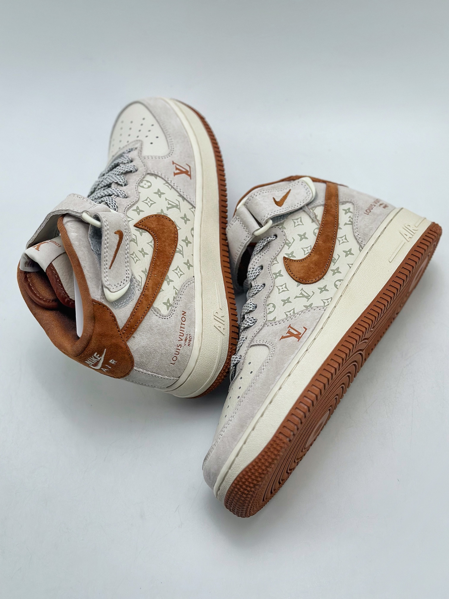 300 Nike Air Force 1 Mid 07 x Louis Vuitton 白棕印花 DQ7688-400