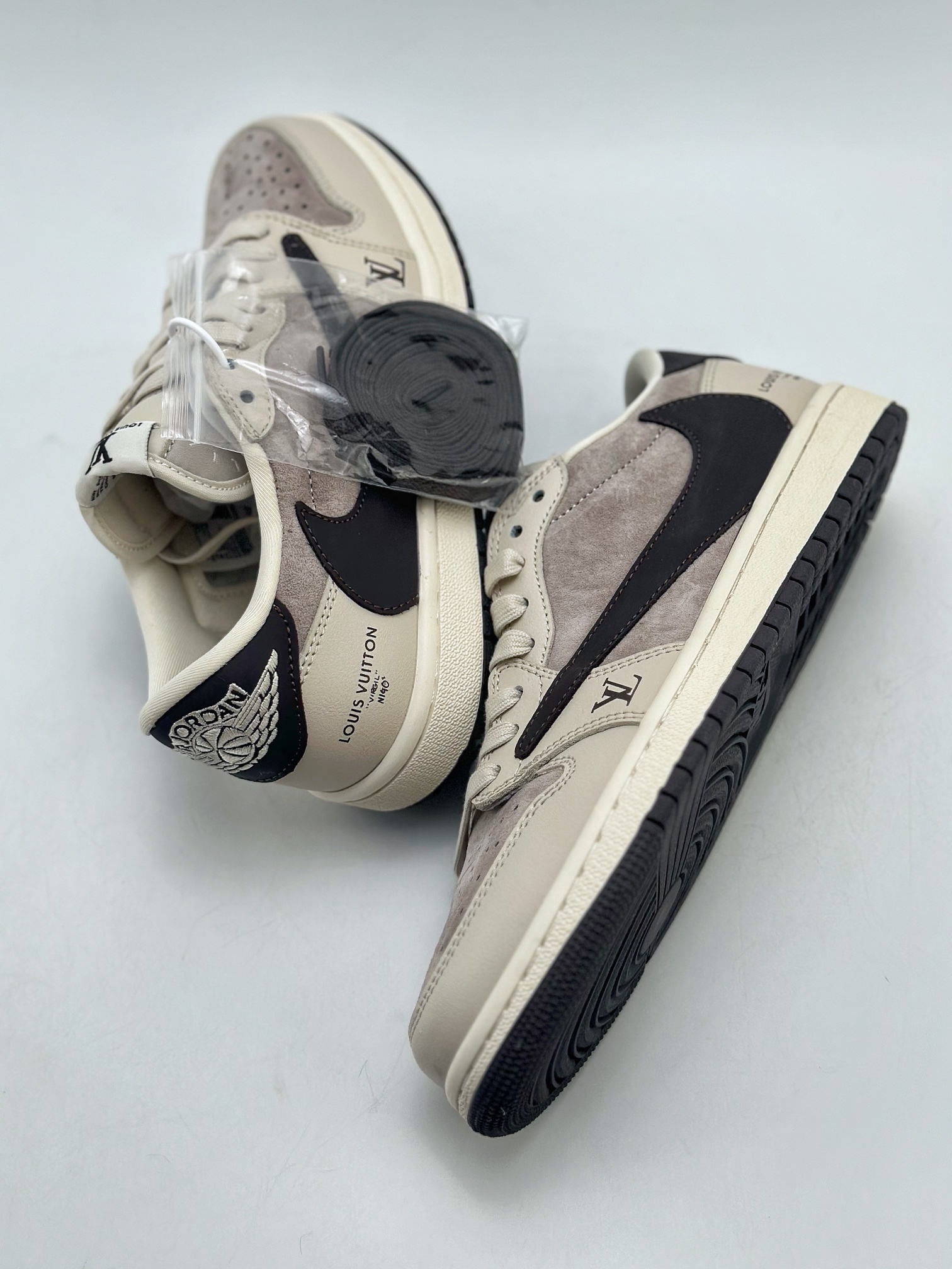 280 Travis Scott x Nike Air Jordan 1 Low x Louis Vuitton Air Jordan 1 Low 反转翻毛白棕黑倒钩 LX1988-100