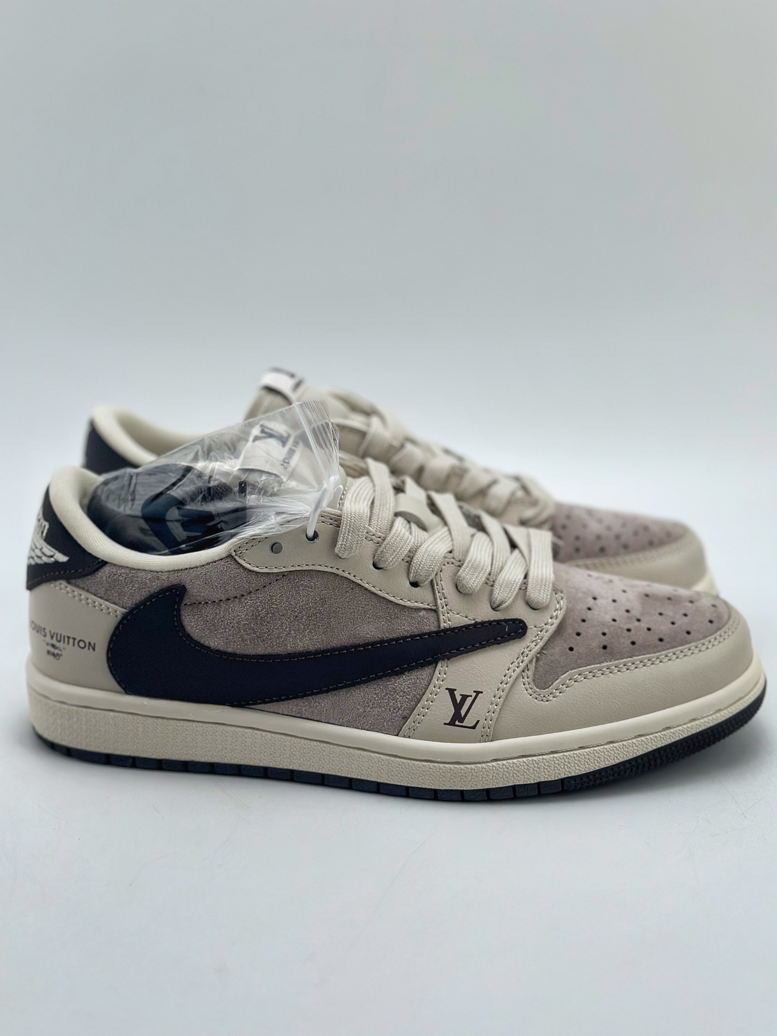 280 Travis Scott x Nike Air Jordan 1 Low x Louis Vuitton Air Jordan 1 Low 反转翻毛白棕黑倒钩 LX1988-100