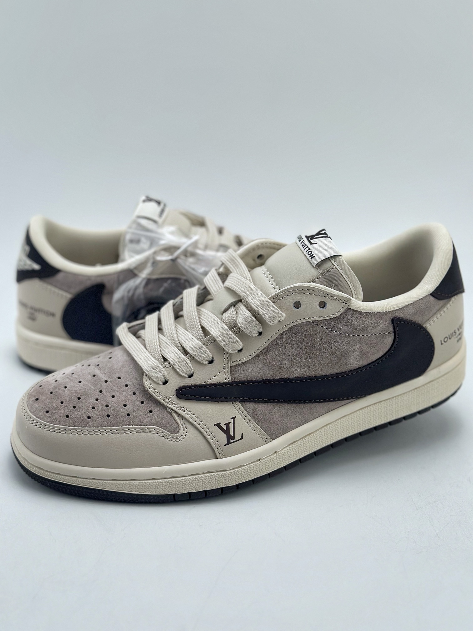 280 Travis Scott x Nike Air Jordan 1 Low x Louis Vuitton Air Jordan 1 Low 反转翻毛白棕黑倒钩 LX1988-100