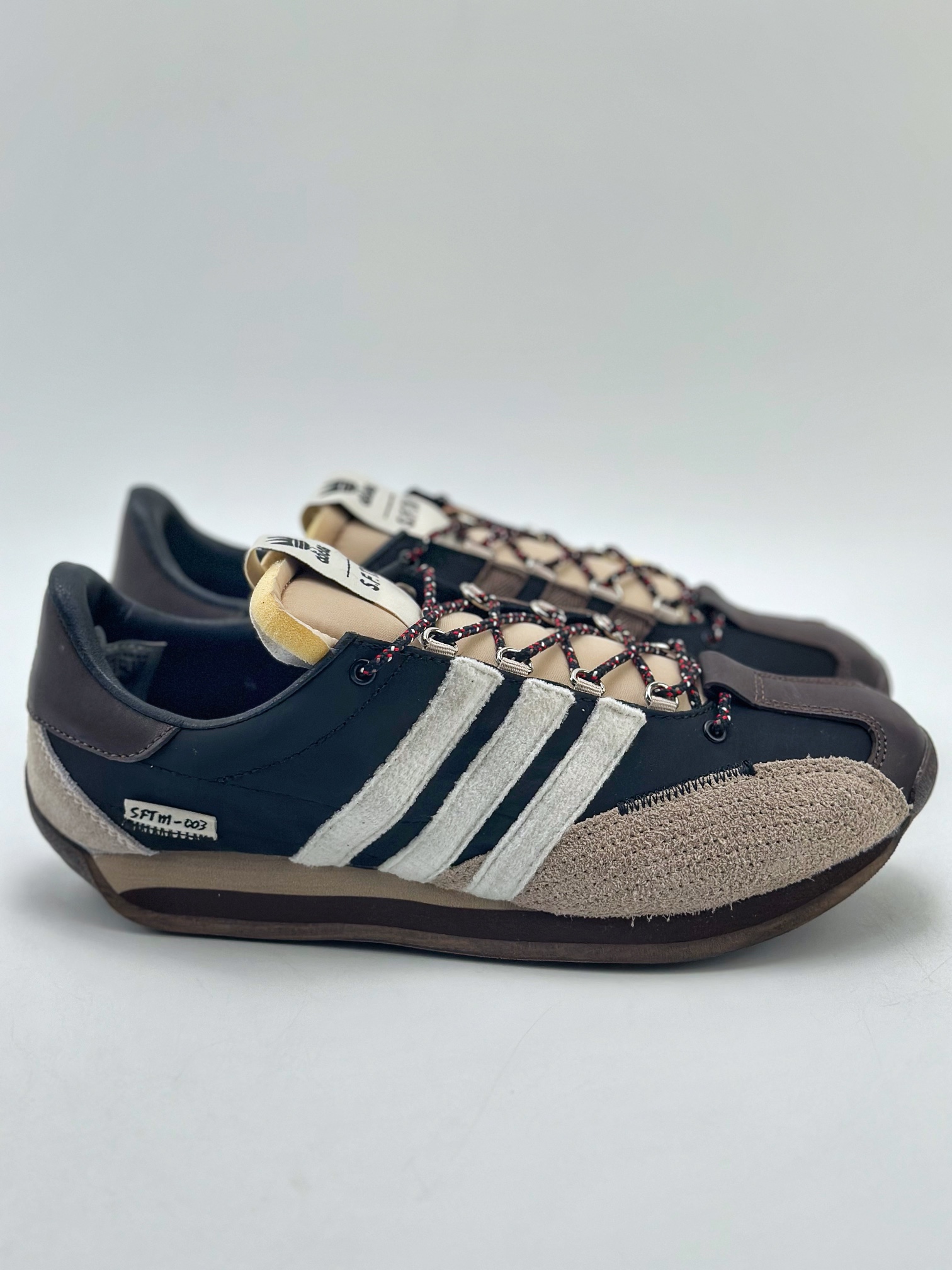 240 Adidas originals Shadow turf x Song For The Mute 黑白棕 ID3546