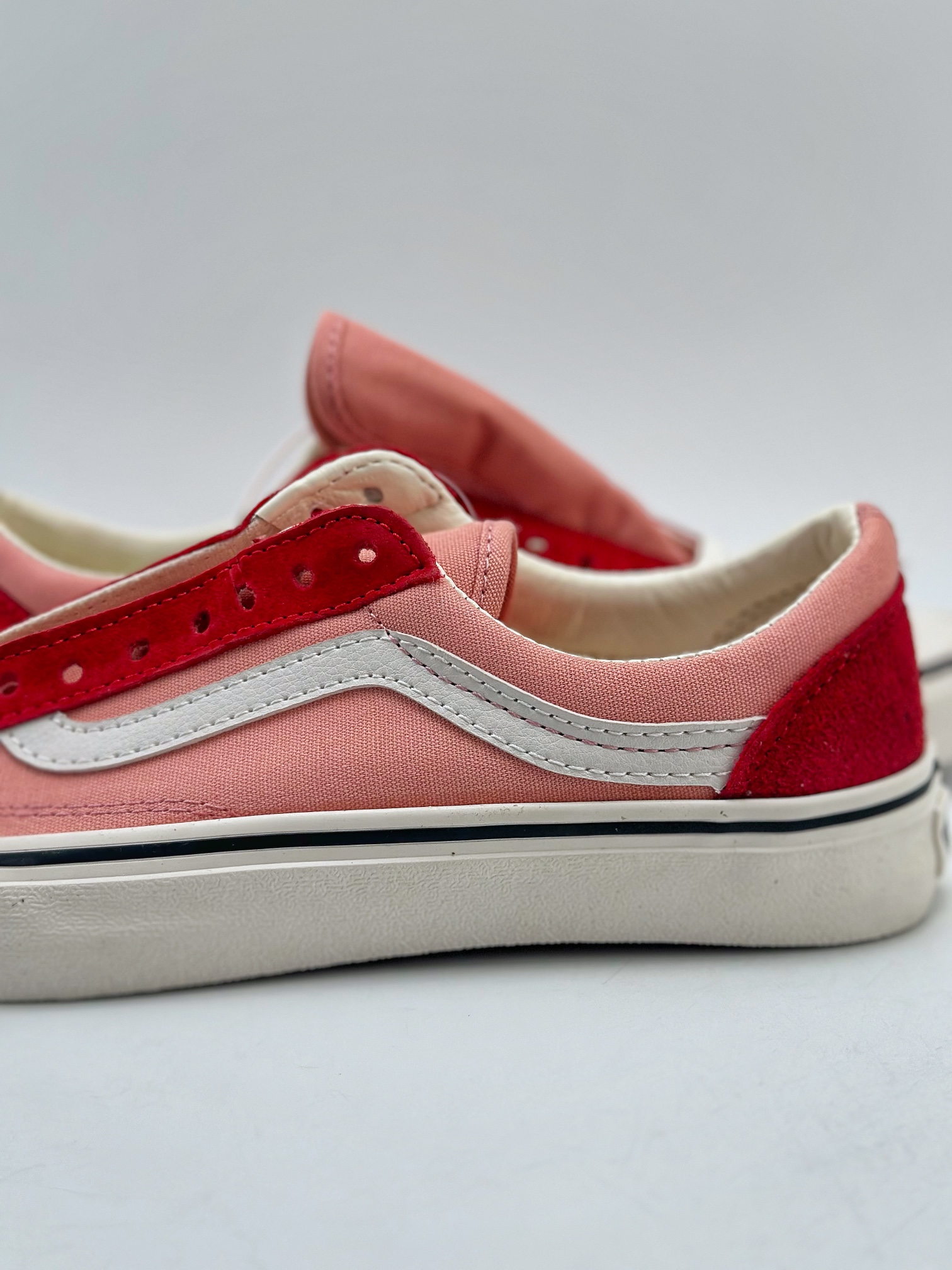 150 Vans Old Skool Reissue 136 新款 万斯包头粉红色帆布鞋男女情侣鞋  VN000MT6DWB