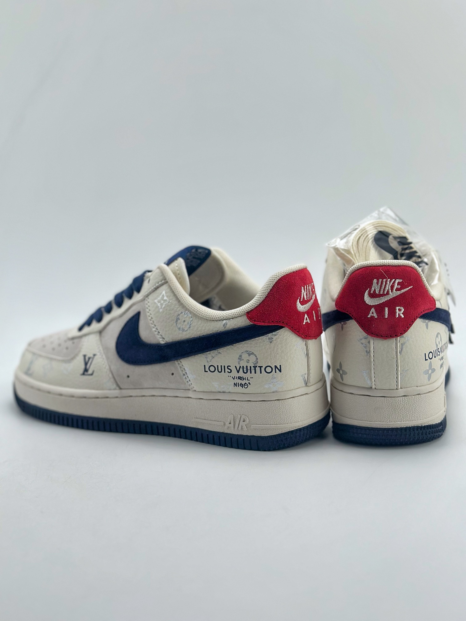 260 Nike Air Force 1 Low 07 x Louis Vuitton 白蓝红印花 CV1724-111