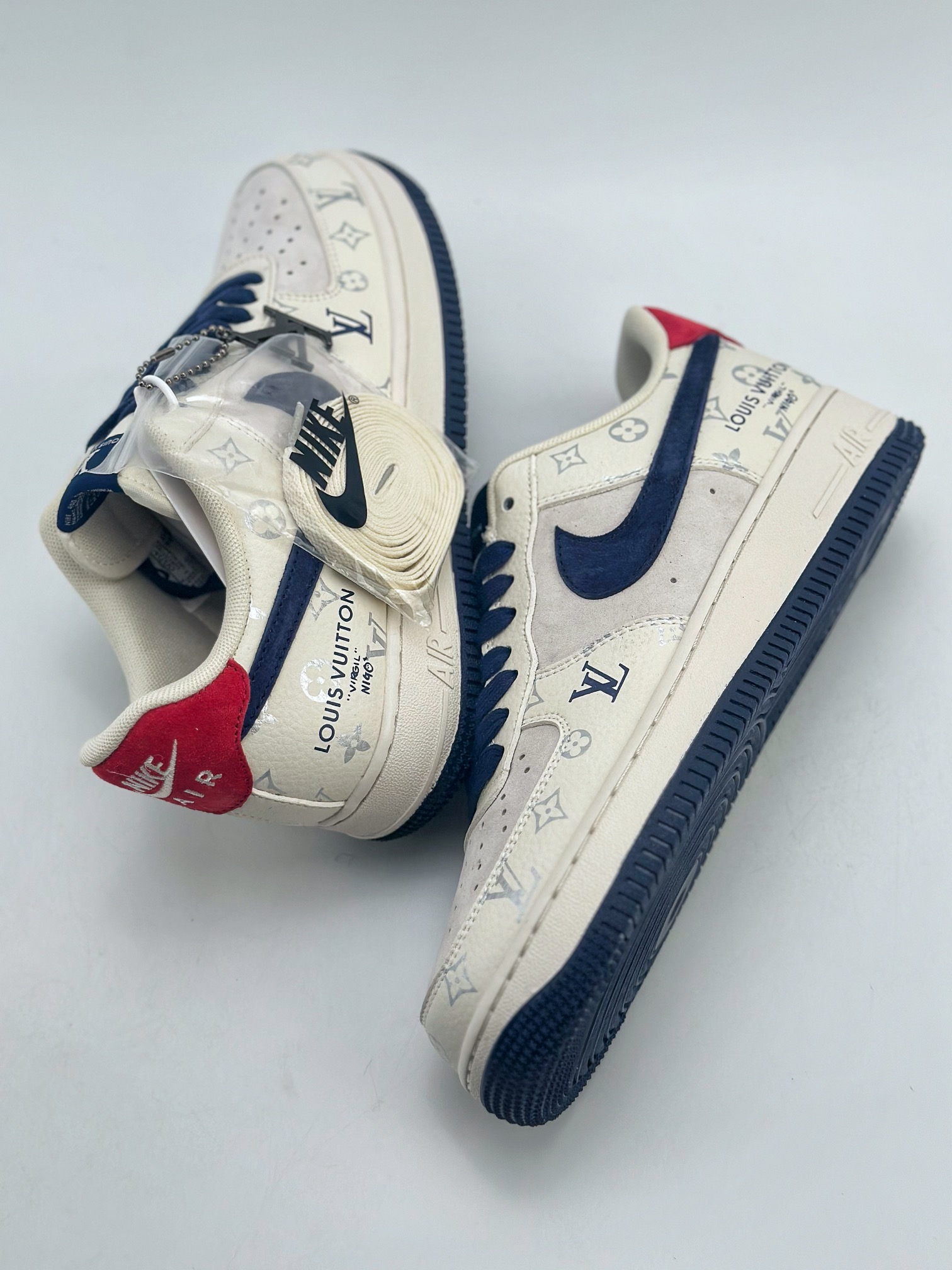 260 Nike Air Force 1 Low 07 x Louis Vuitton 白蓝红印花 CV1724-111