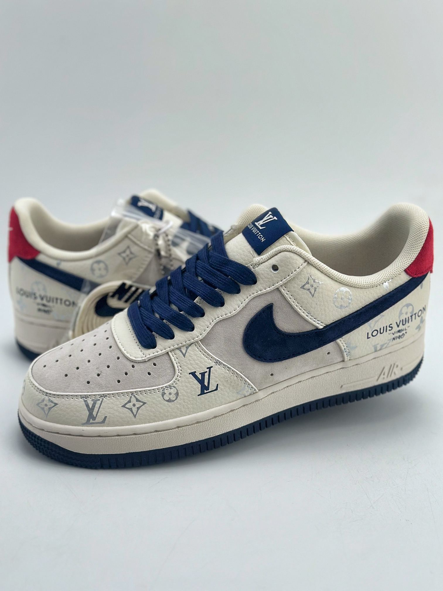 260 Nike Air Force 1 Low 07 x Louis Vuitton 白蓝红印花 CV1724-111