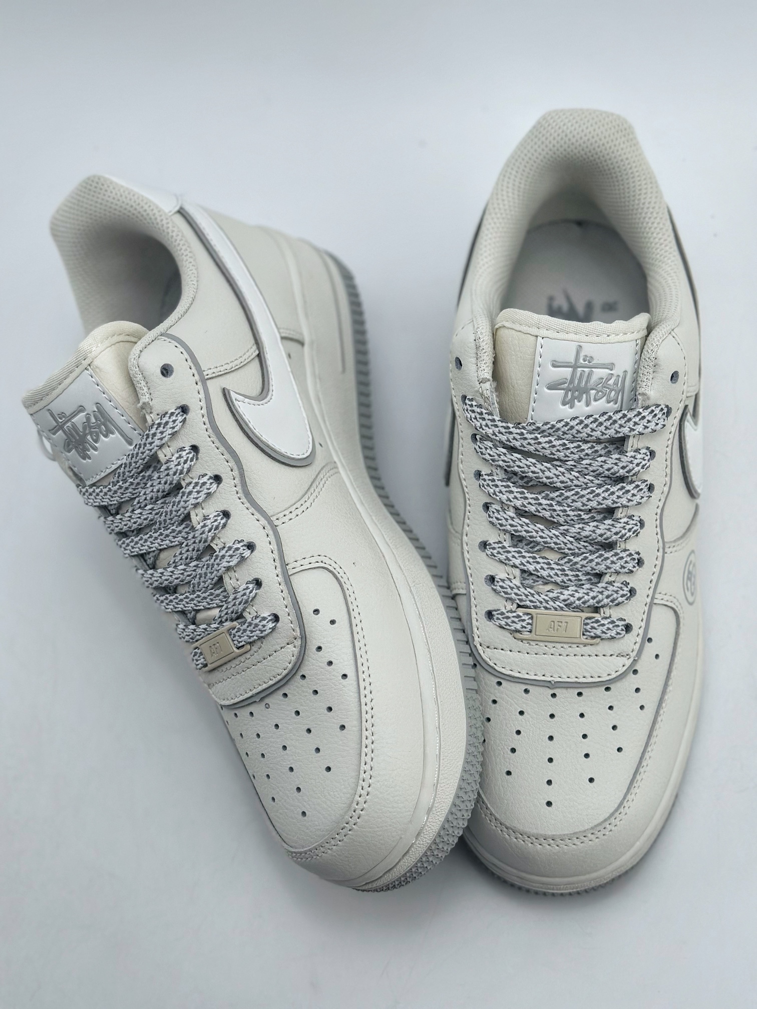 260 Nike Air Force 1 Low 07 x Stussy 斯图西白银满天星 CZ9183-002