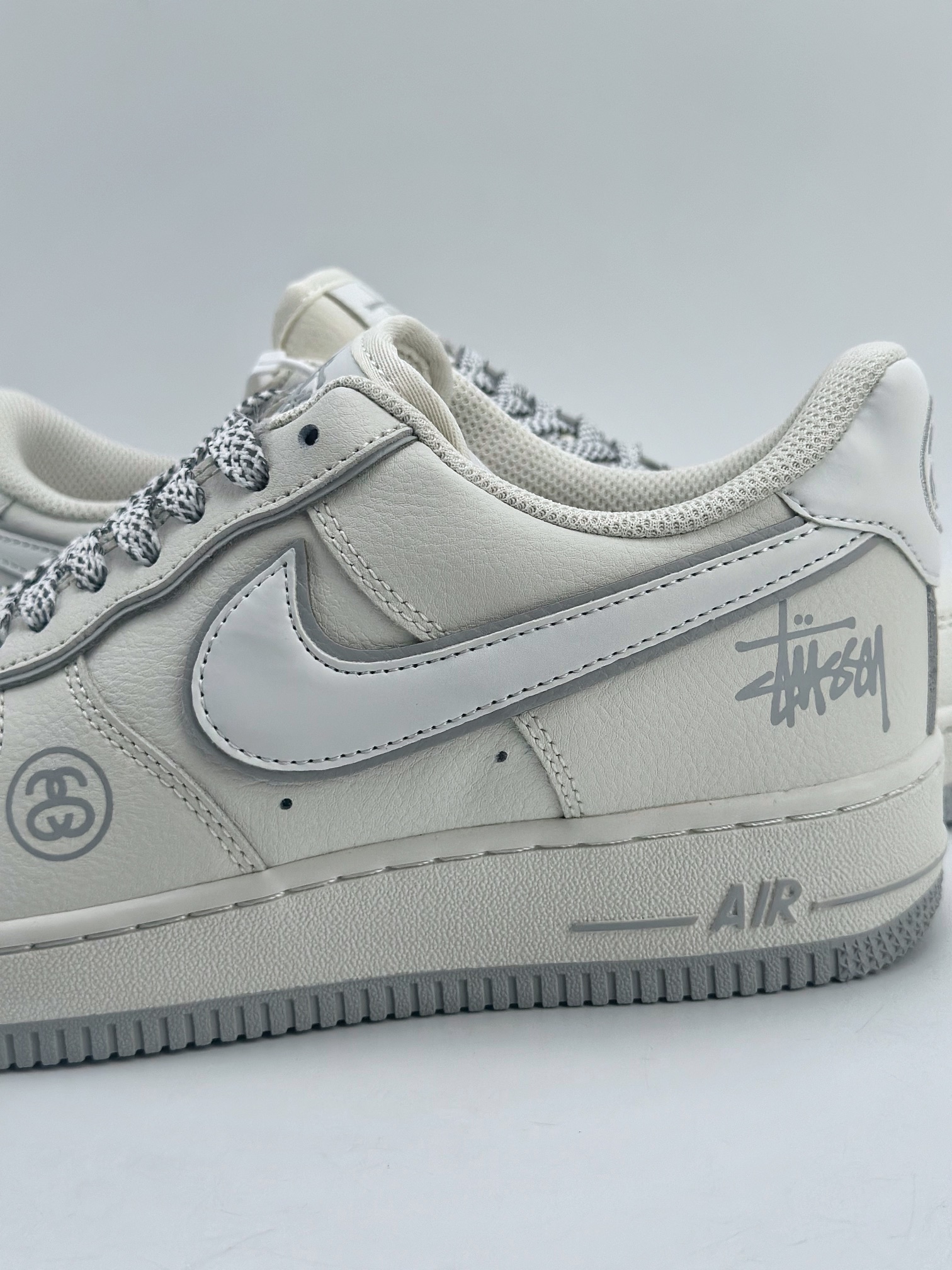 260 Nike Air Force 1 Low 07 x Stussy 斯图西白银满天星 CZ9183-002