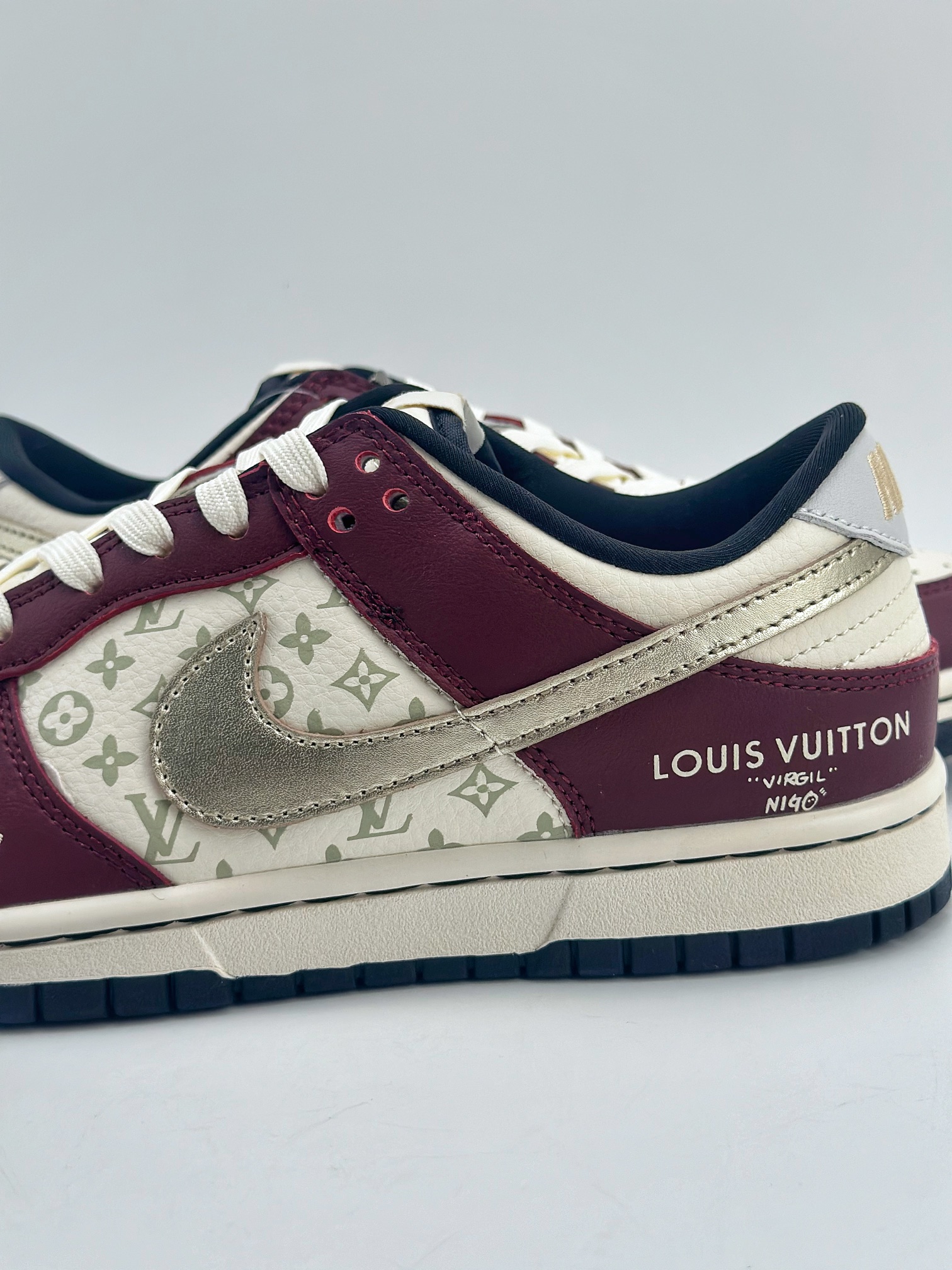 280 Nike SB Dunk Low x Louis Vuitton 酒红银勾 FC1688-188