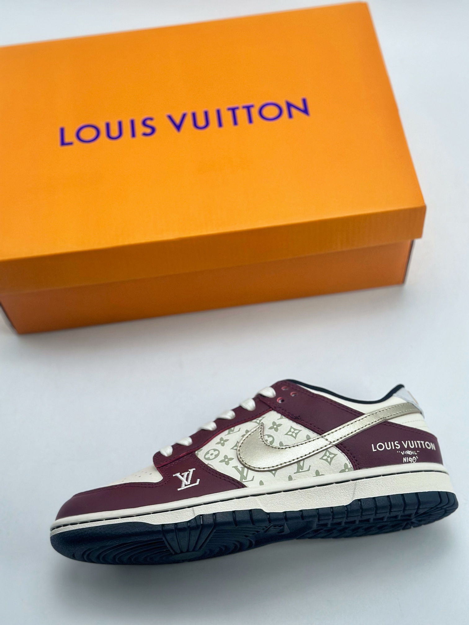 280 Nike SB Dunk Low x Louis Vuitton 酒红银勾 FC1688-188