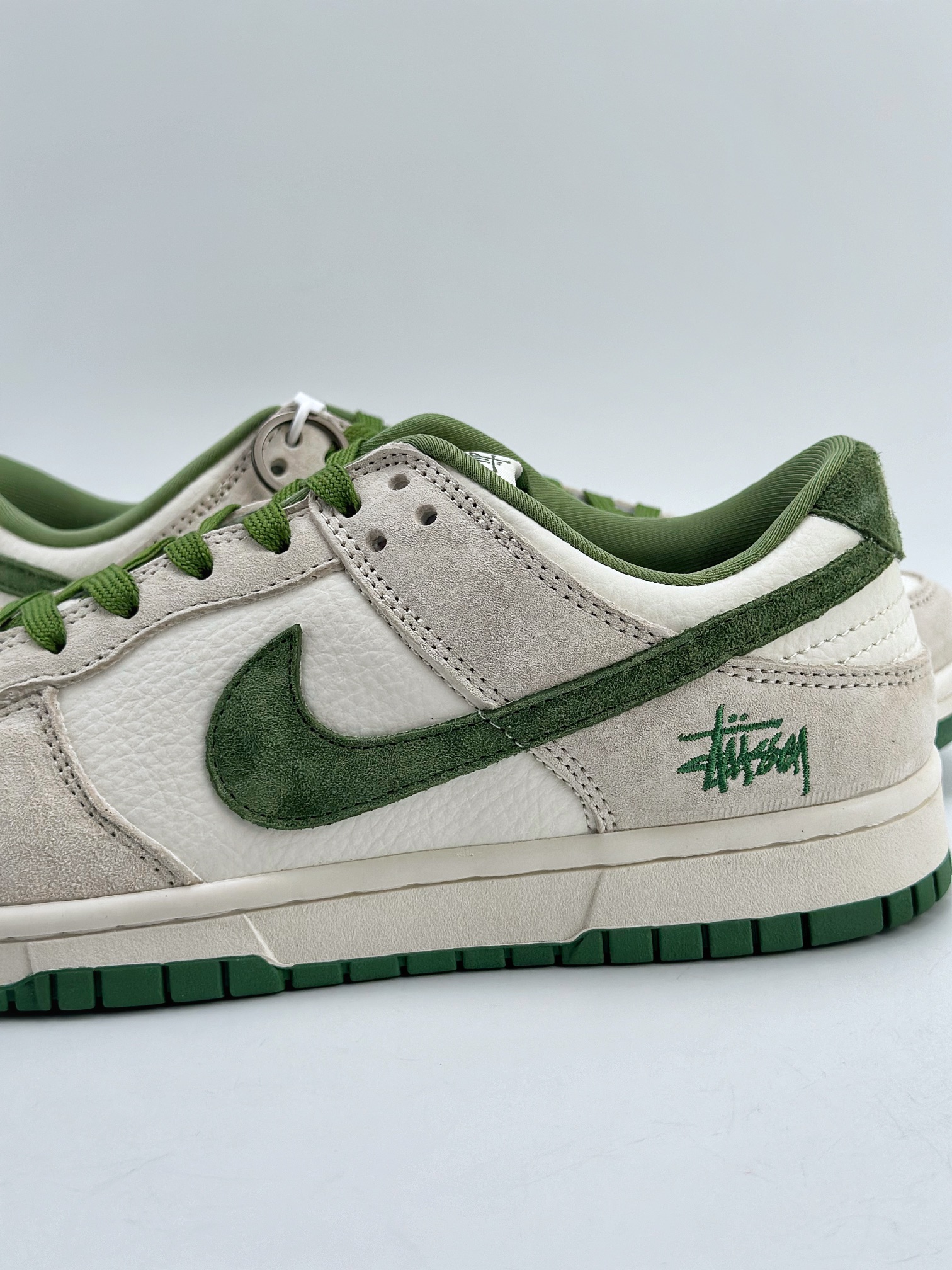 300 Nike SB Dunk Low x Stussy 米白绿 DQ1098-340