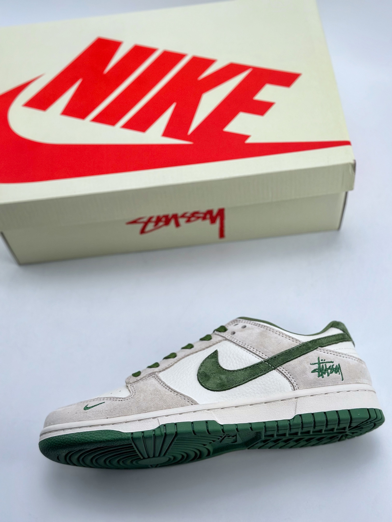 300 Nike SB Dunk Low x Stussy 米白绿 DQ1098-340