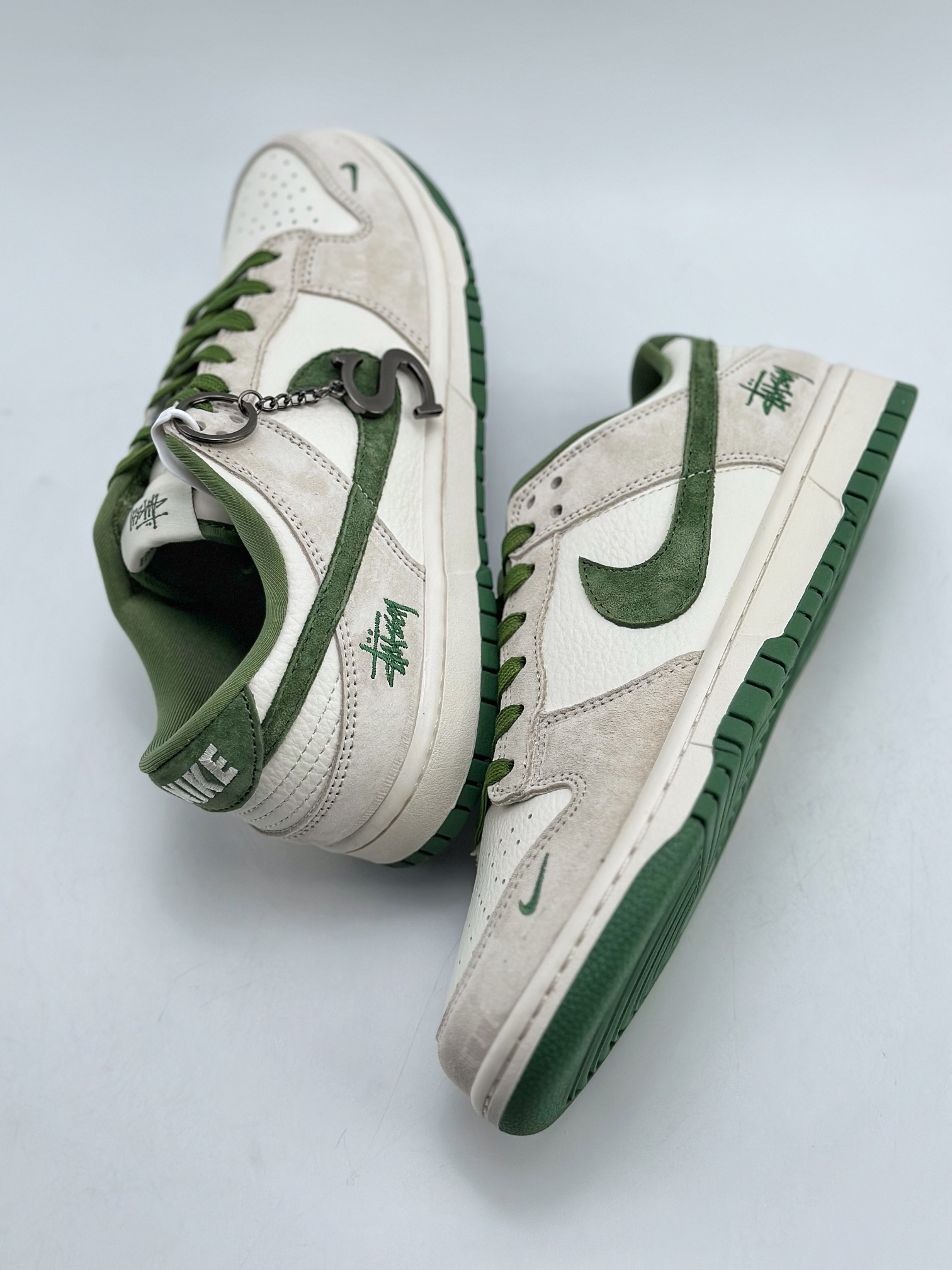 300 Nike SB Dunk Low x Stussy 米白绿 DQ1098-340