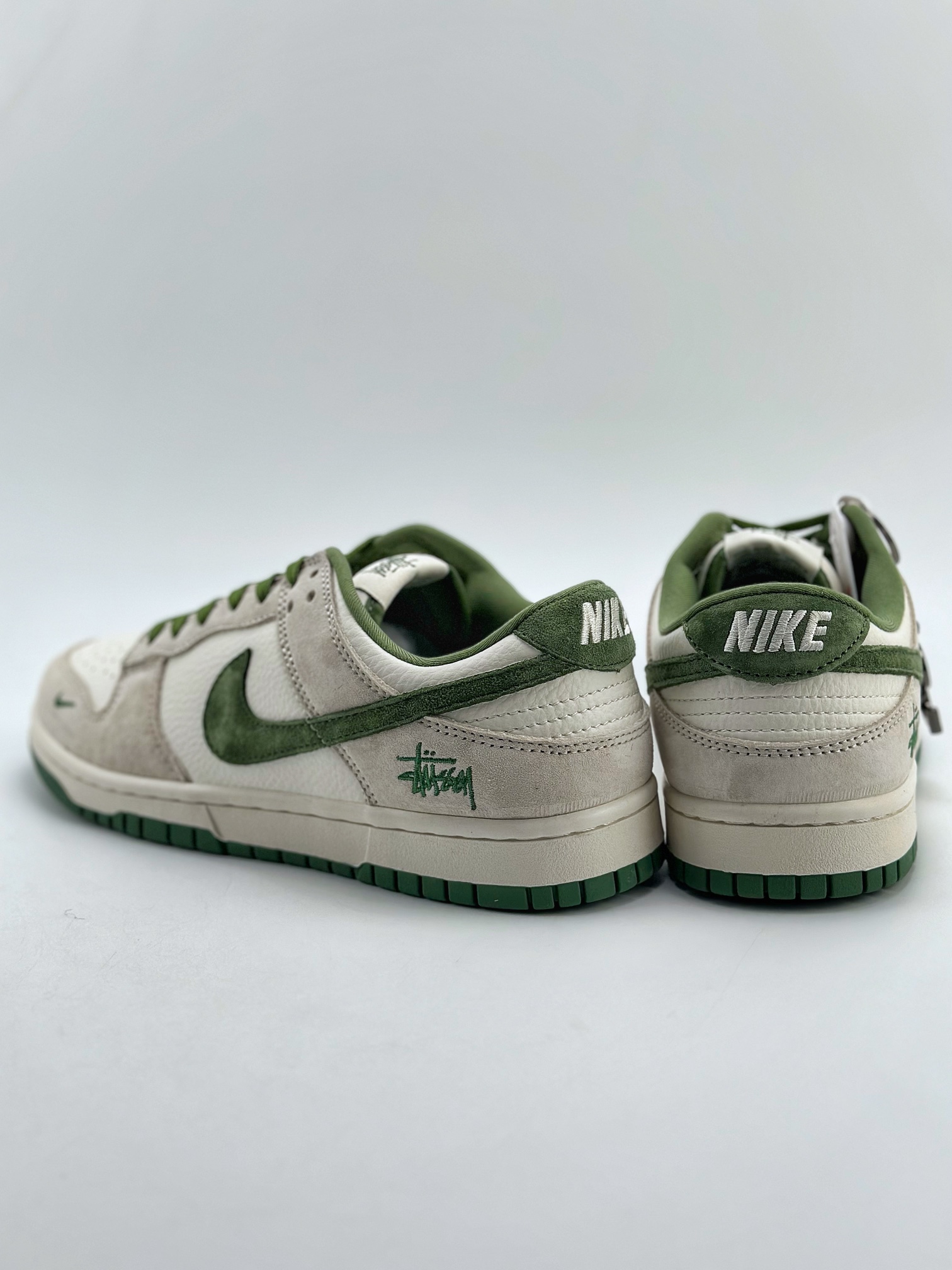 300 Nike SB Dunk Low x Stussy 米白绿 DQ1098-340