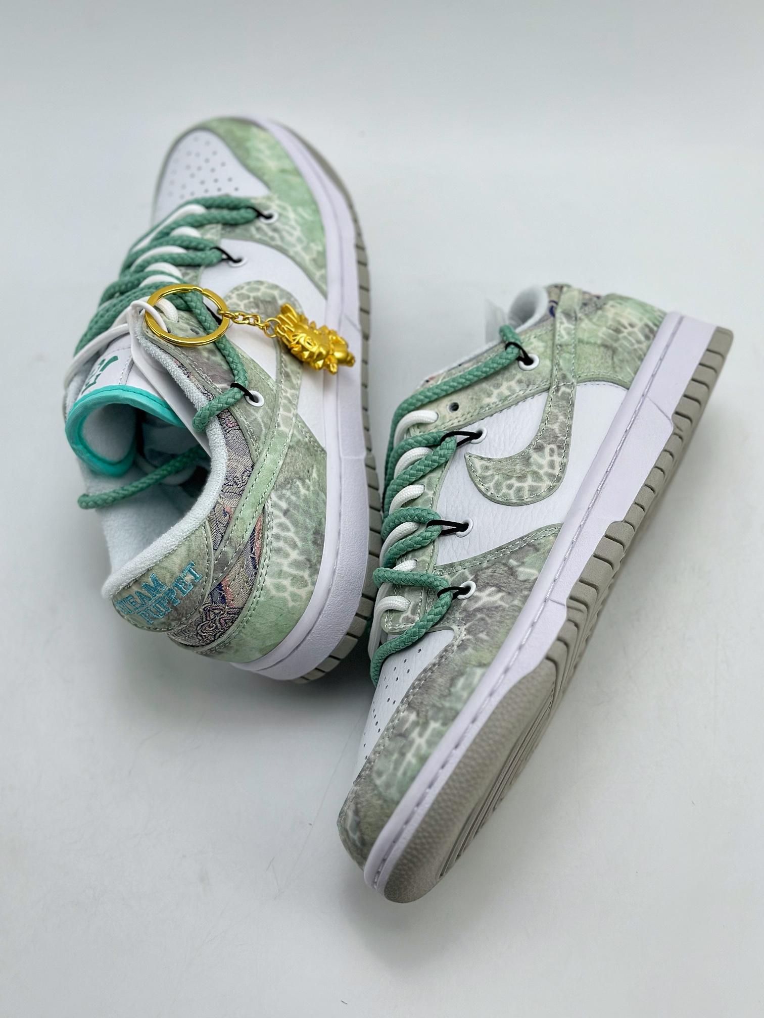 Nike SB Dunk Low Chinese New Year Limited Edition Dragon Pattern SJ2068-229