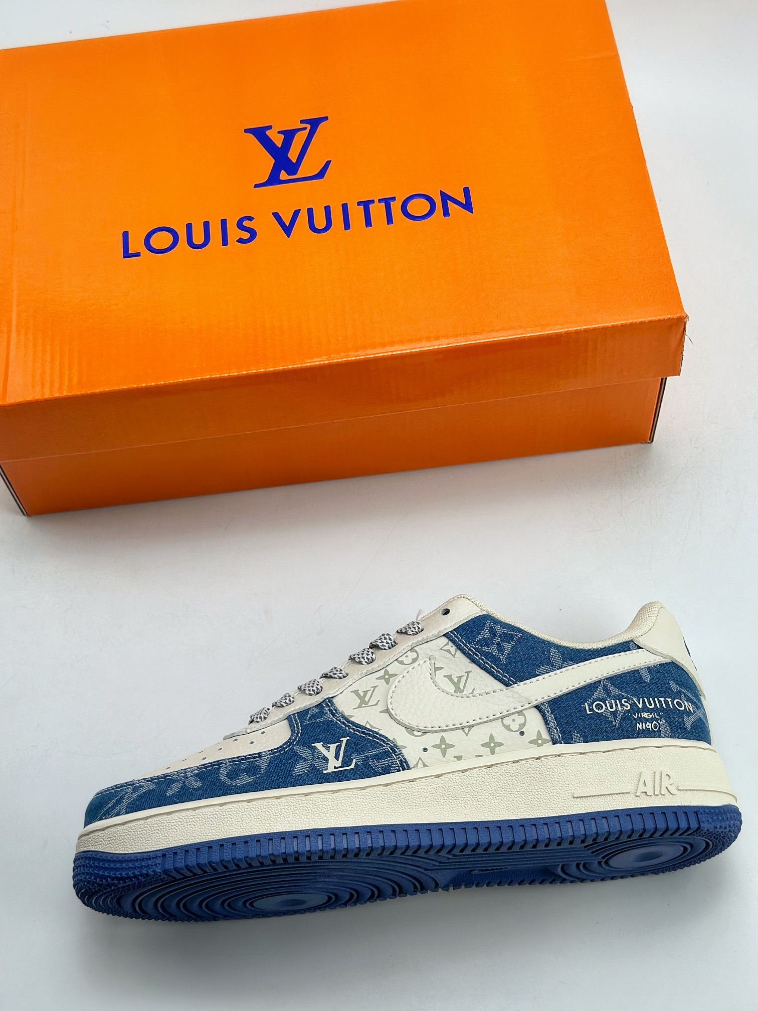 260 Nike Air Force 1 Low 07 x Louis Vuitton 白蓝牛仔 DD8686-400