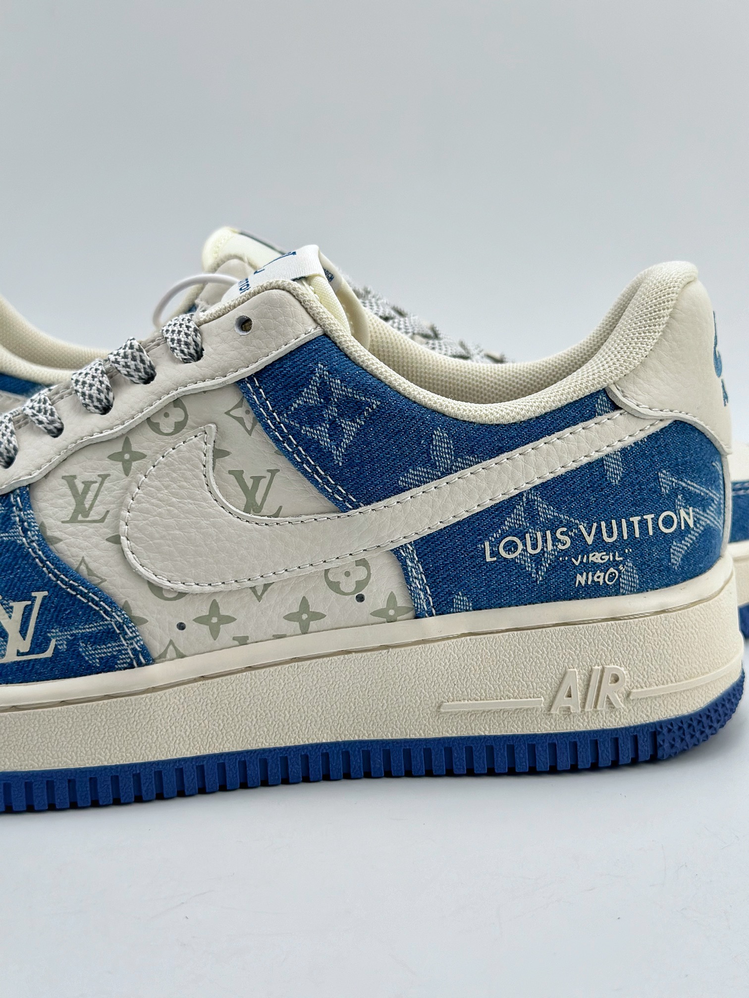 260 Nike Air Force 1 Low 07 x Louis Vuitton 白蓝牛仔 DD8686-400