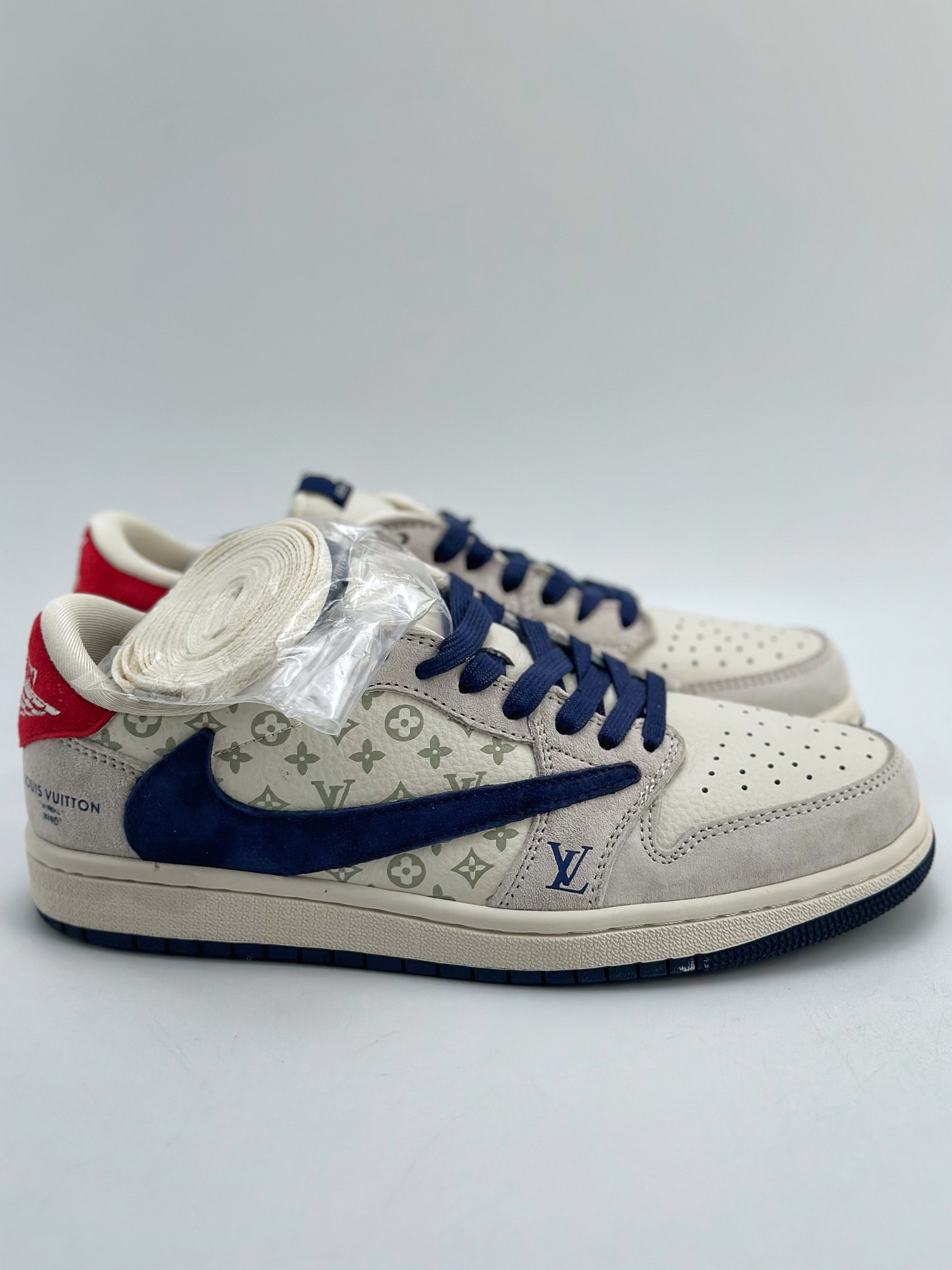 280 Travis Scott x Nike Air Jordan 1 Low x Louis Vuitton Air Jordan 1 Low 反转翻毛白蓝红倒钩 YQ2088-668