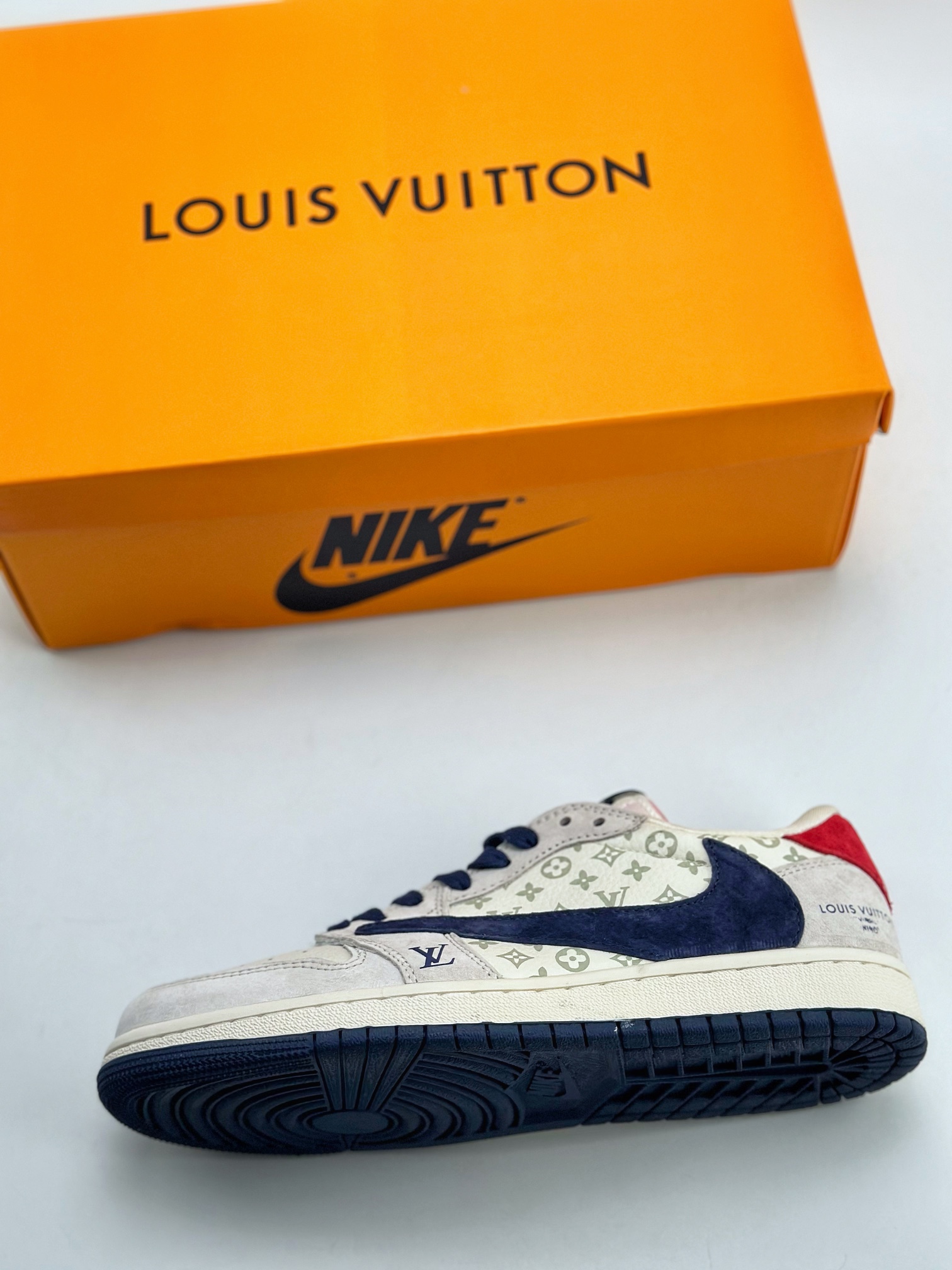 280 Travis Scott x Nike Air Jordan 1 Low x Louis Vuitton Air Jordan 1 Low 反转翻毛白蓝红倒钩 YQ2088-668