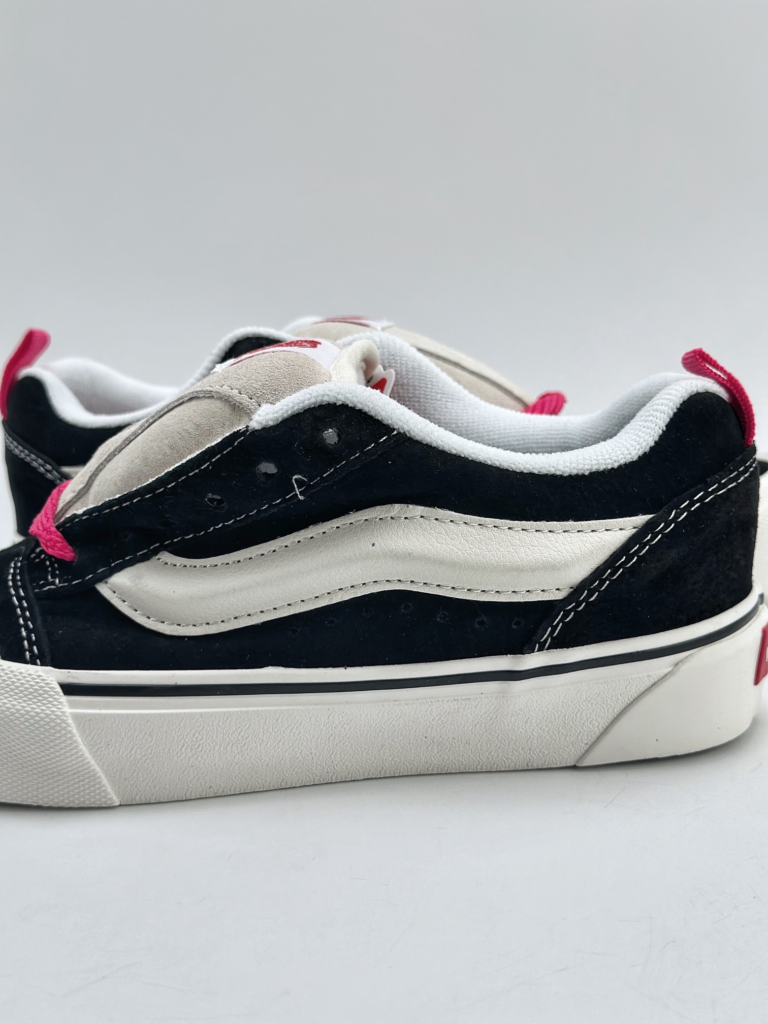 150 Vans Classics Knu Skool 黑色草莓厚鞋舌面包鞋 Vans超火的土豆鞋