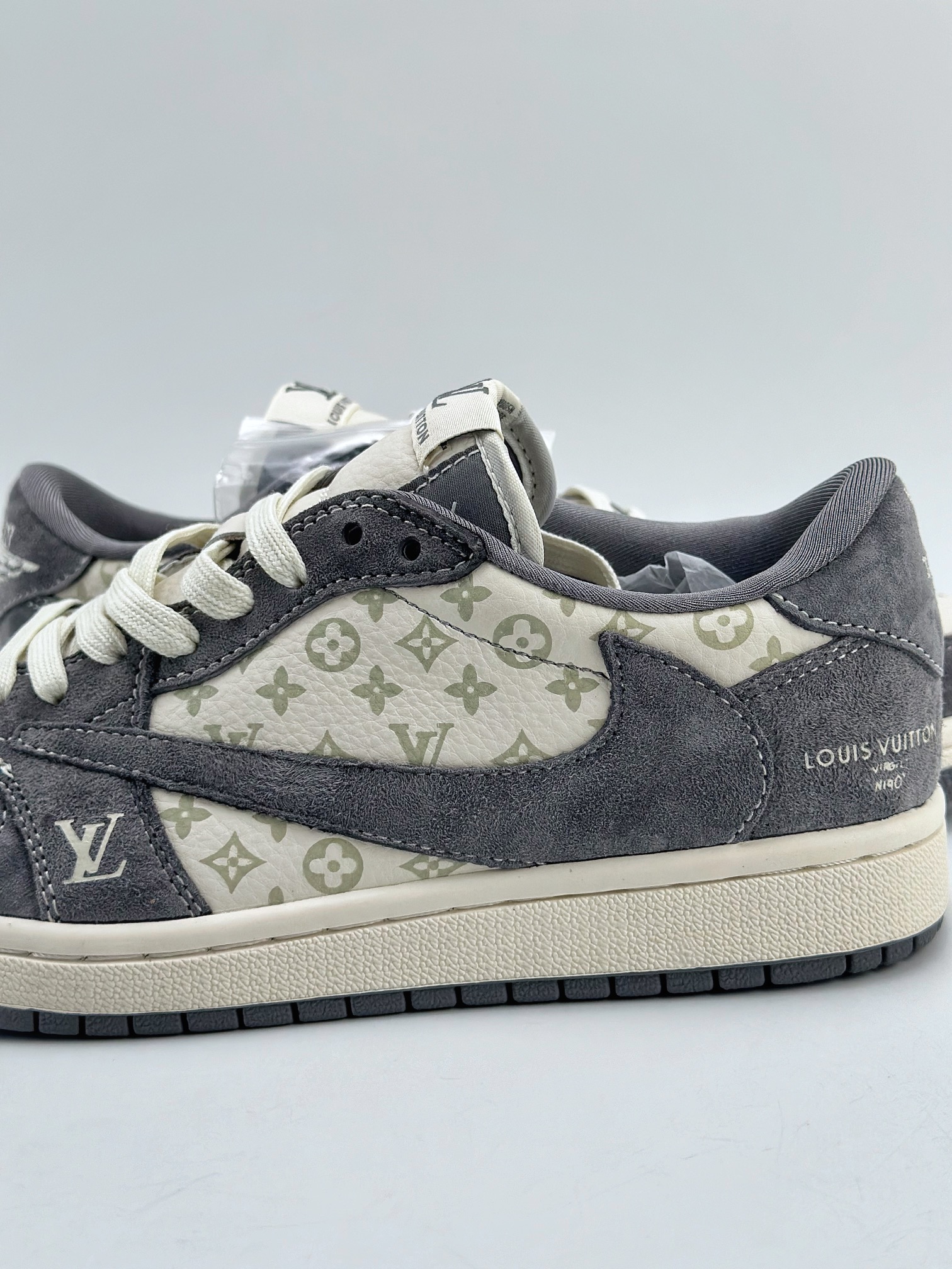 280 Travis Scott x Nike Air Jordan 1 Low x Louis Vuitton Air Jordan 1 Low 反转翻毛白深空灰倒钩 SJ2068-001