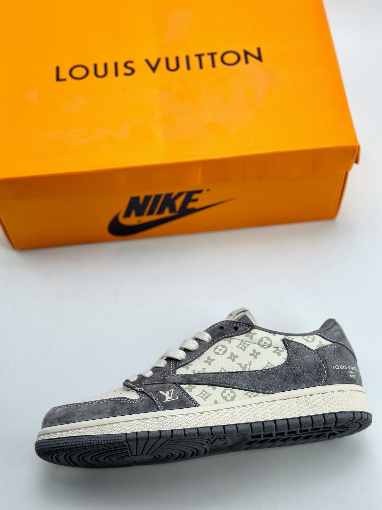 280 Travis Scott x Nike Air Jordan 1 Low x Louis Vuitton Air Jordan 1 Low 反转翻毛白深空灰倒钩 SJ2068-001