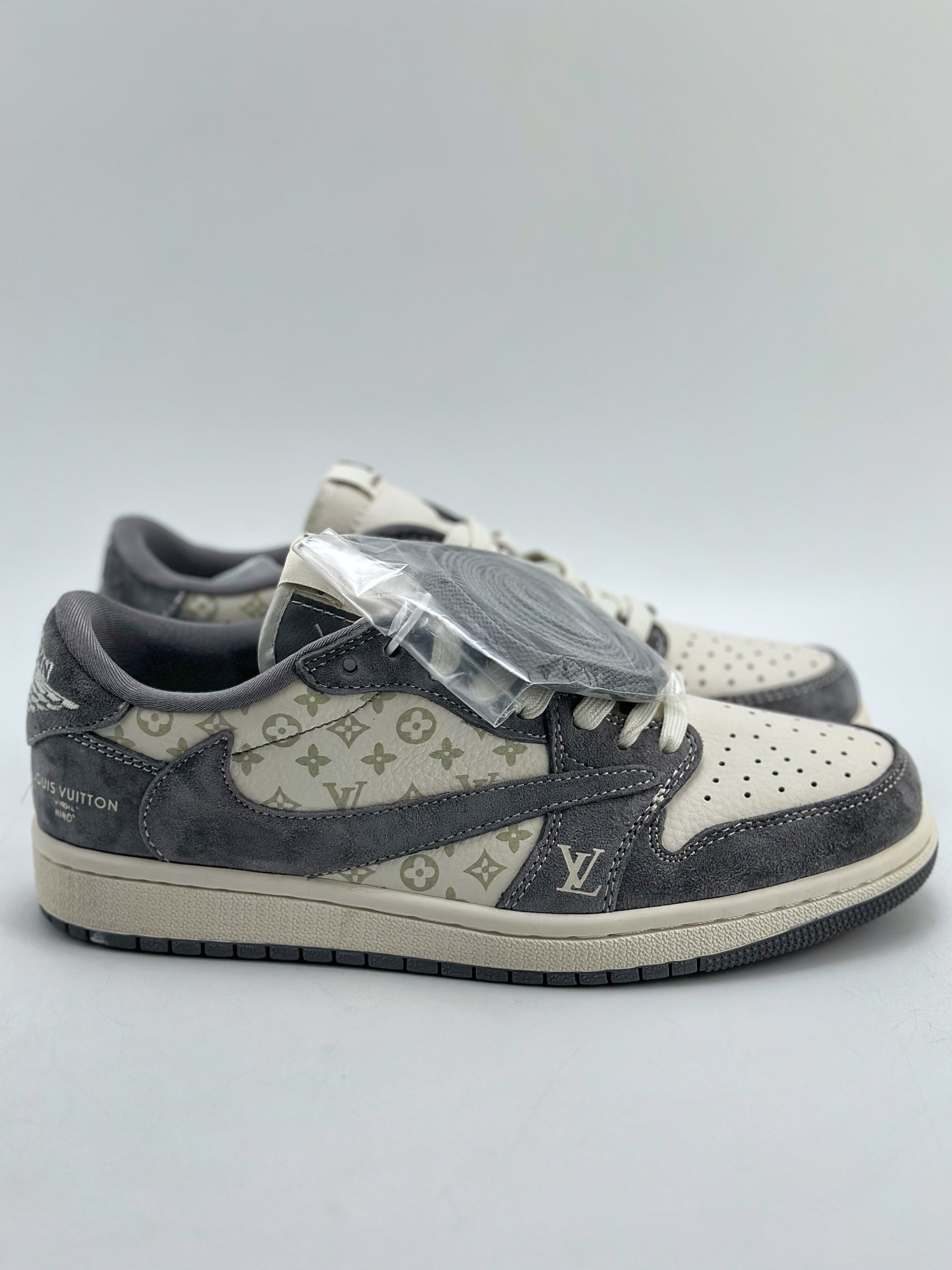 280 Travis Scott x Nike Air Jordan 1 Low x Louis Vuitton Air Jordan 1 Low 反转翻毛白深空灰倒钩 SJ2068-001