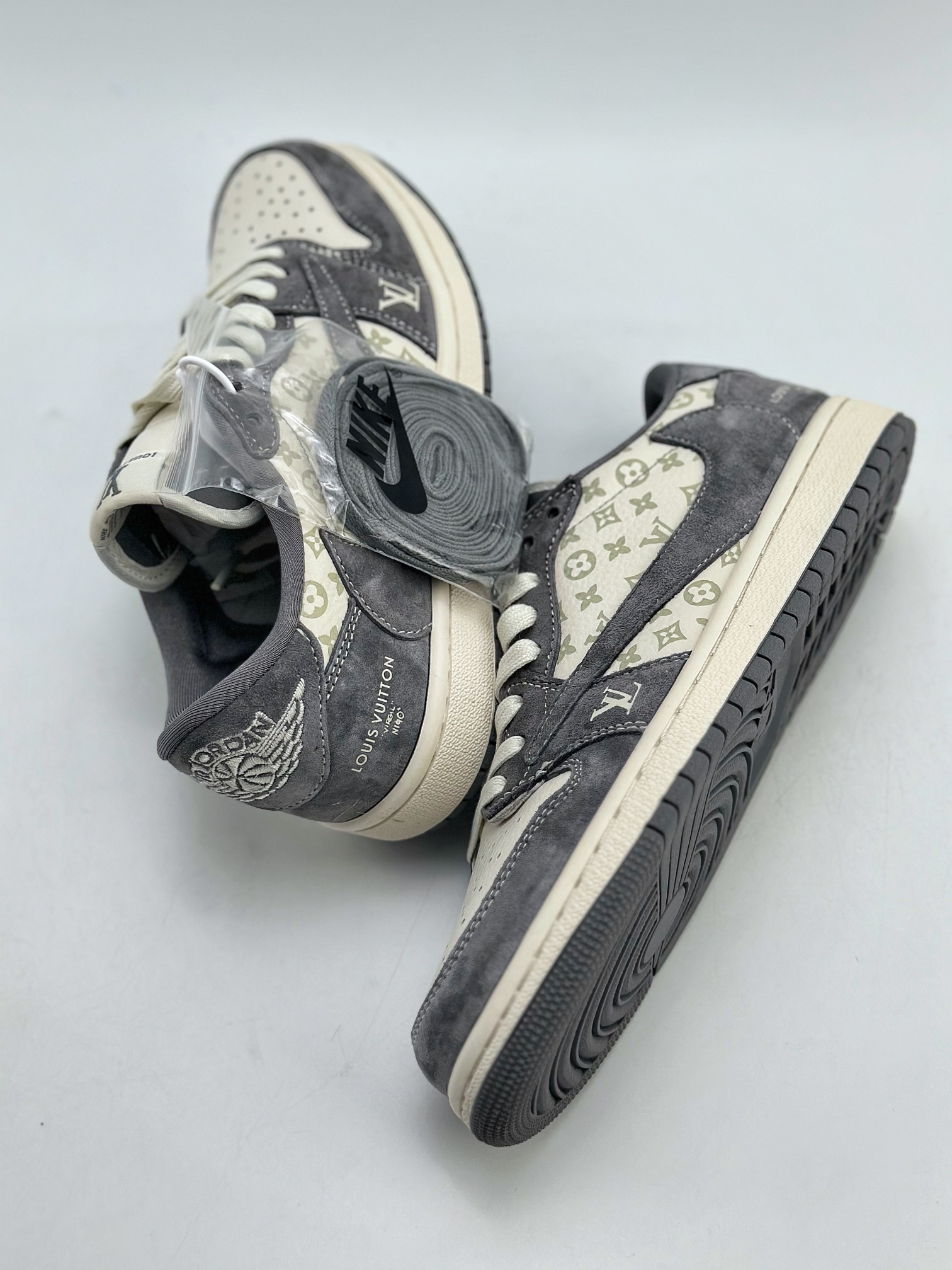 280 Travis Scott x Nike Air Jordan 1 Low x Louis Vuitton Air Jordan 1 Low 反转翻毛白深空灰倒钩 SJ2068-001