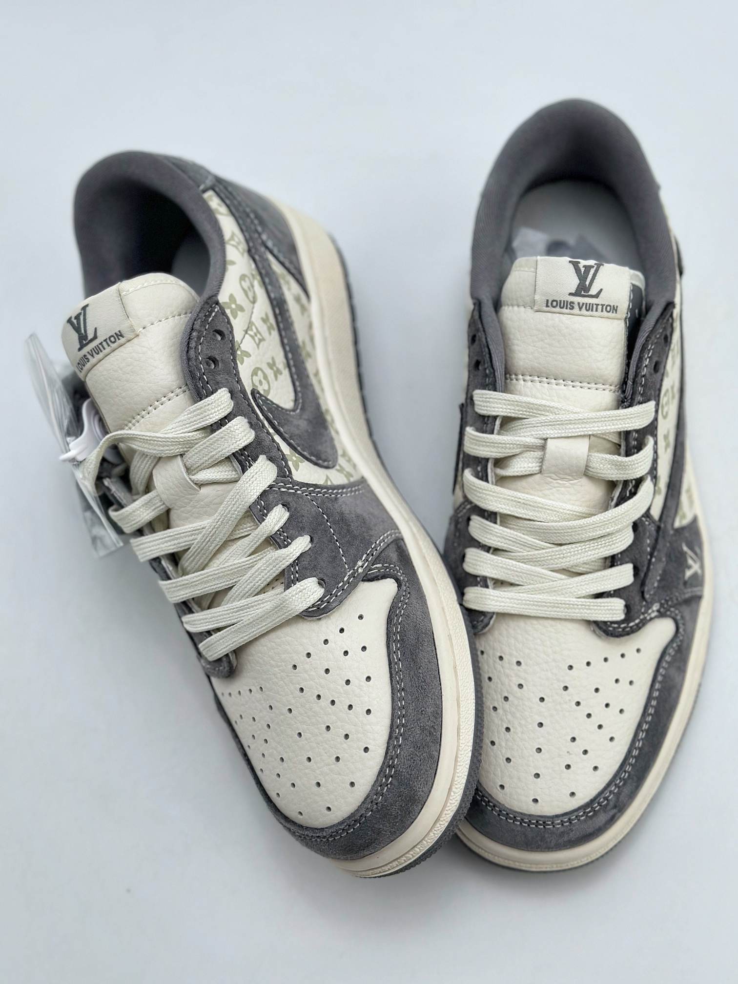 280 Travis Scott x Nike Air Jordan 1 Low x Louis Vuitton Air Jordan 1 Low 反转翻毛白深空灰倒钩 SJ2068-001