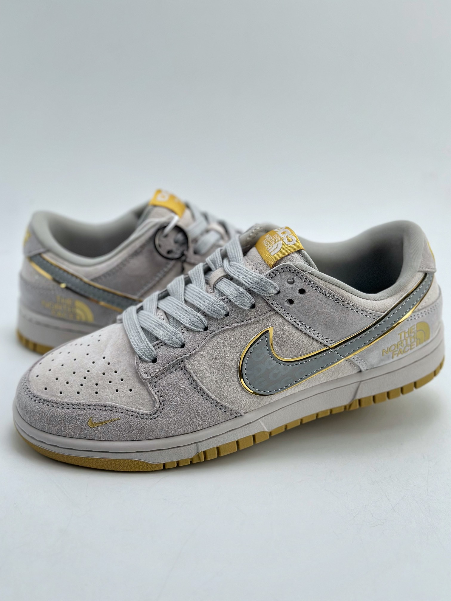 300 Nike SB Dunk Low x CDG x The North Face 白金 DQ1098-337