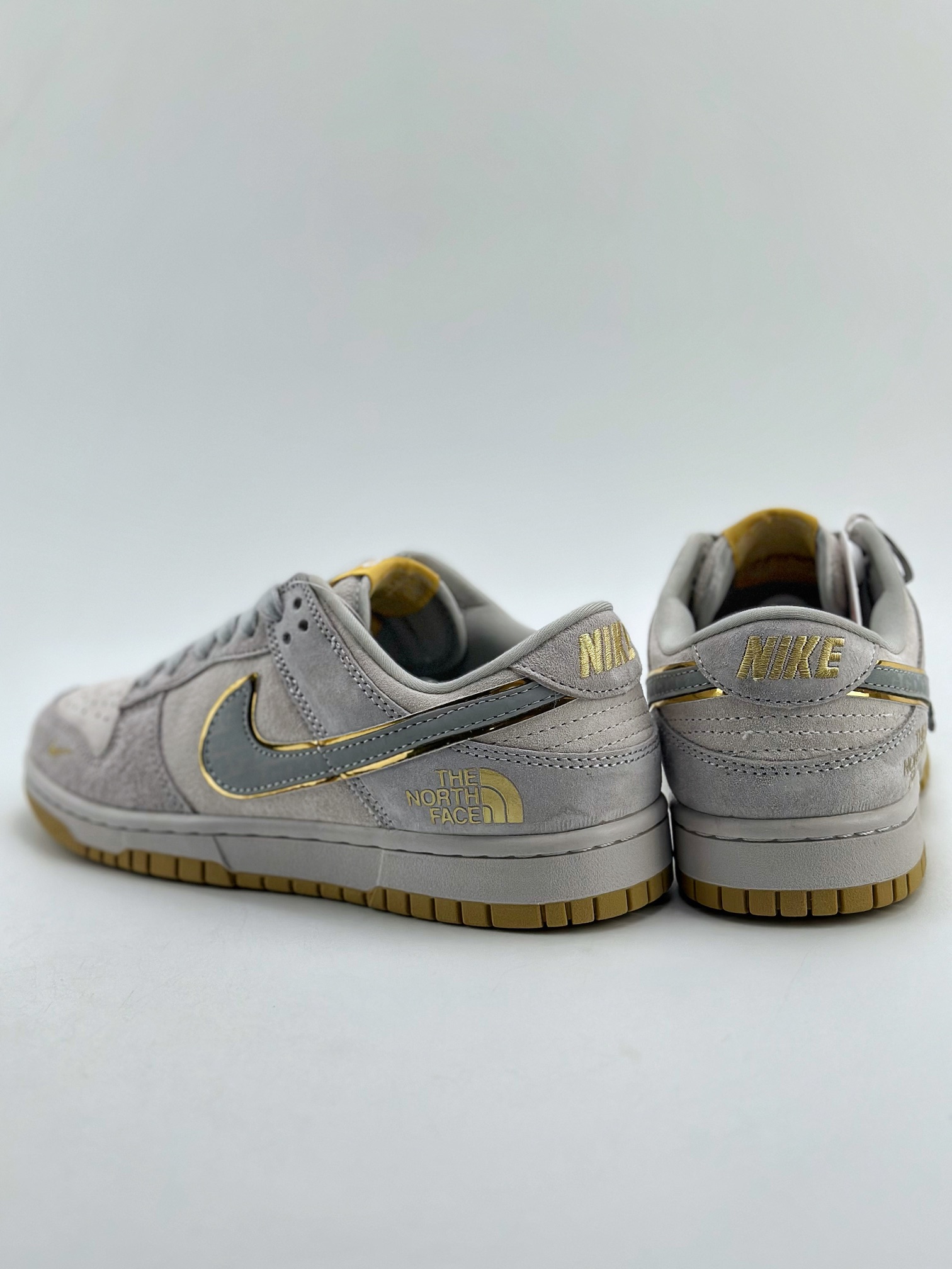 300 Nike SB Dunk Low x CDG x The North Face 白金 DQ1098-337