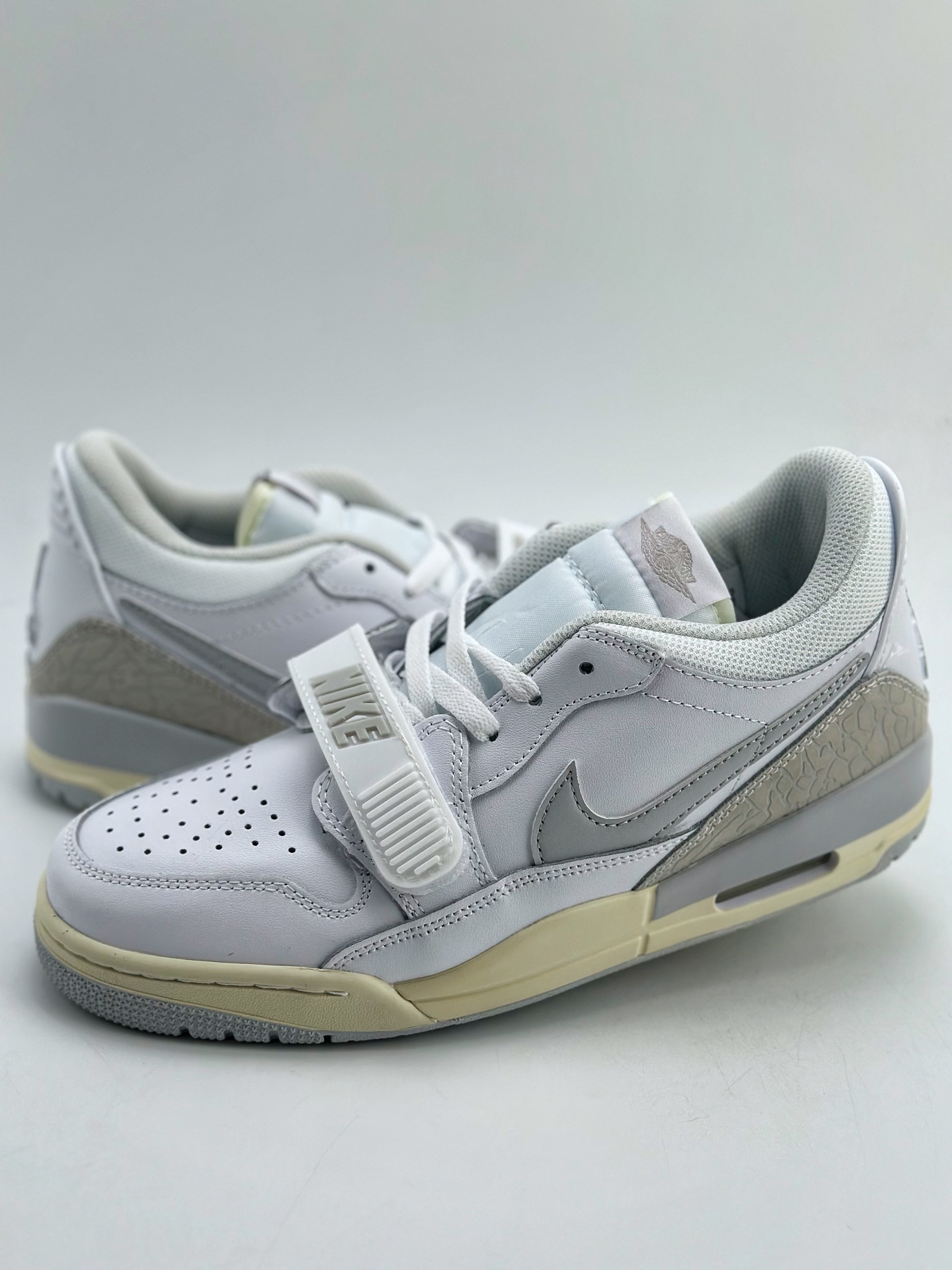 200 Nike Air Jordan Legacy 312 Low 白黄  HJ3483-101