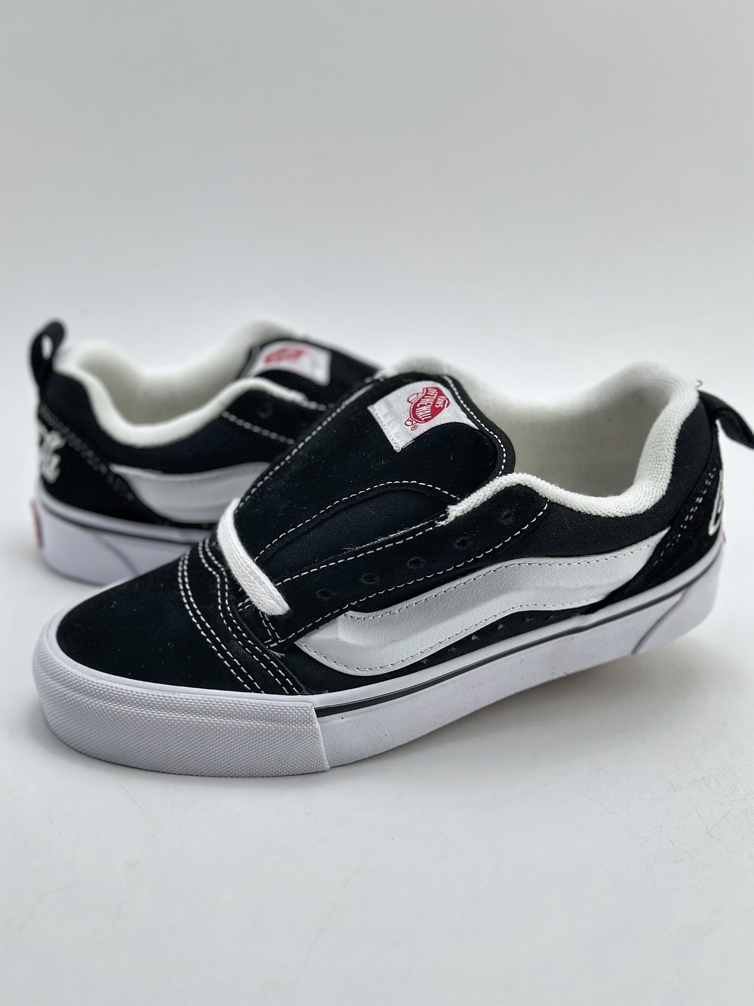 150 Vans Classics Knu Skool 黑白厚鞋舌面包鞋