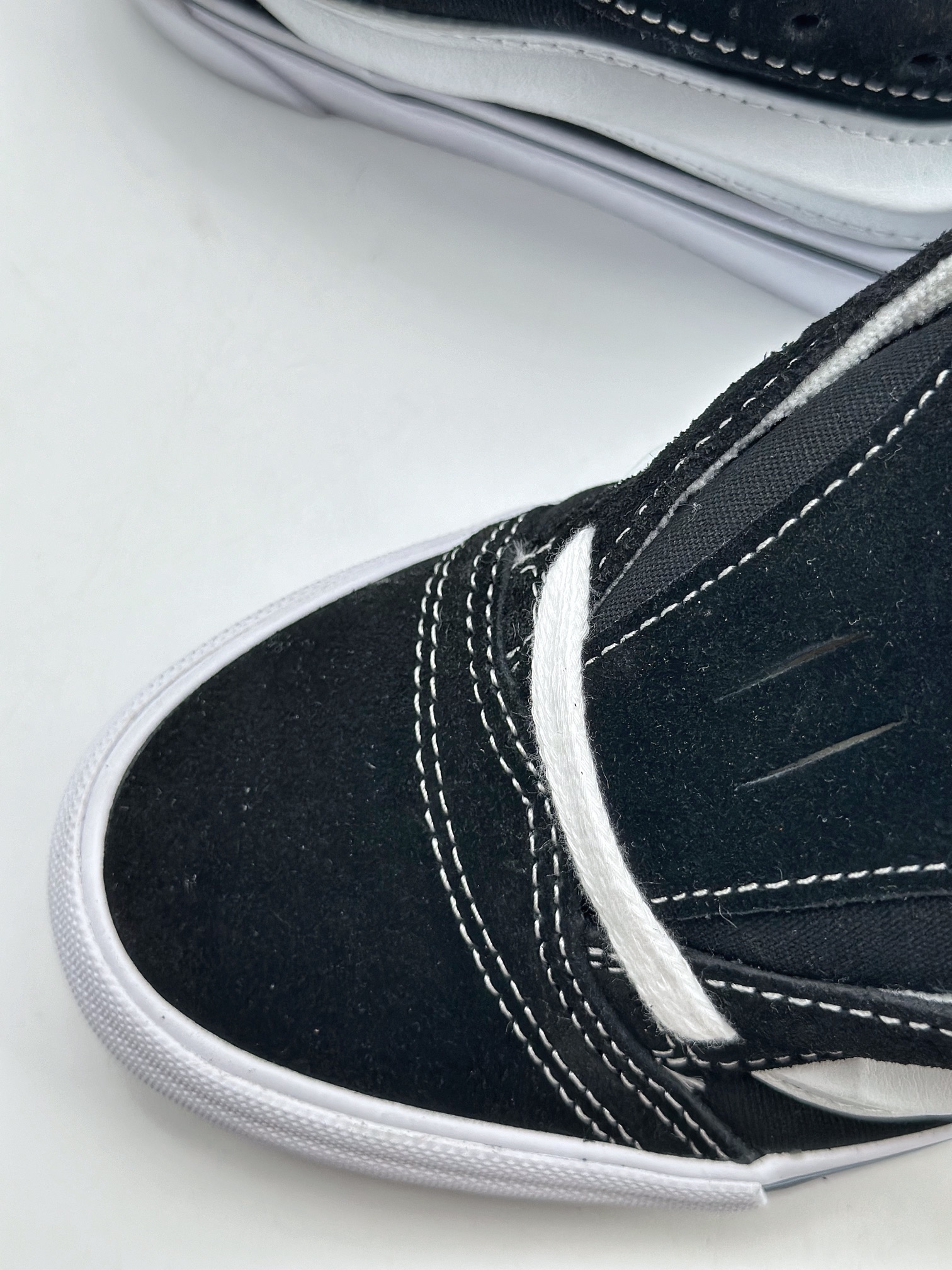 150 Vans Classics Knu Skool 黑白厚鞋舌面包鞋