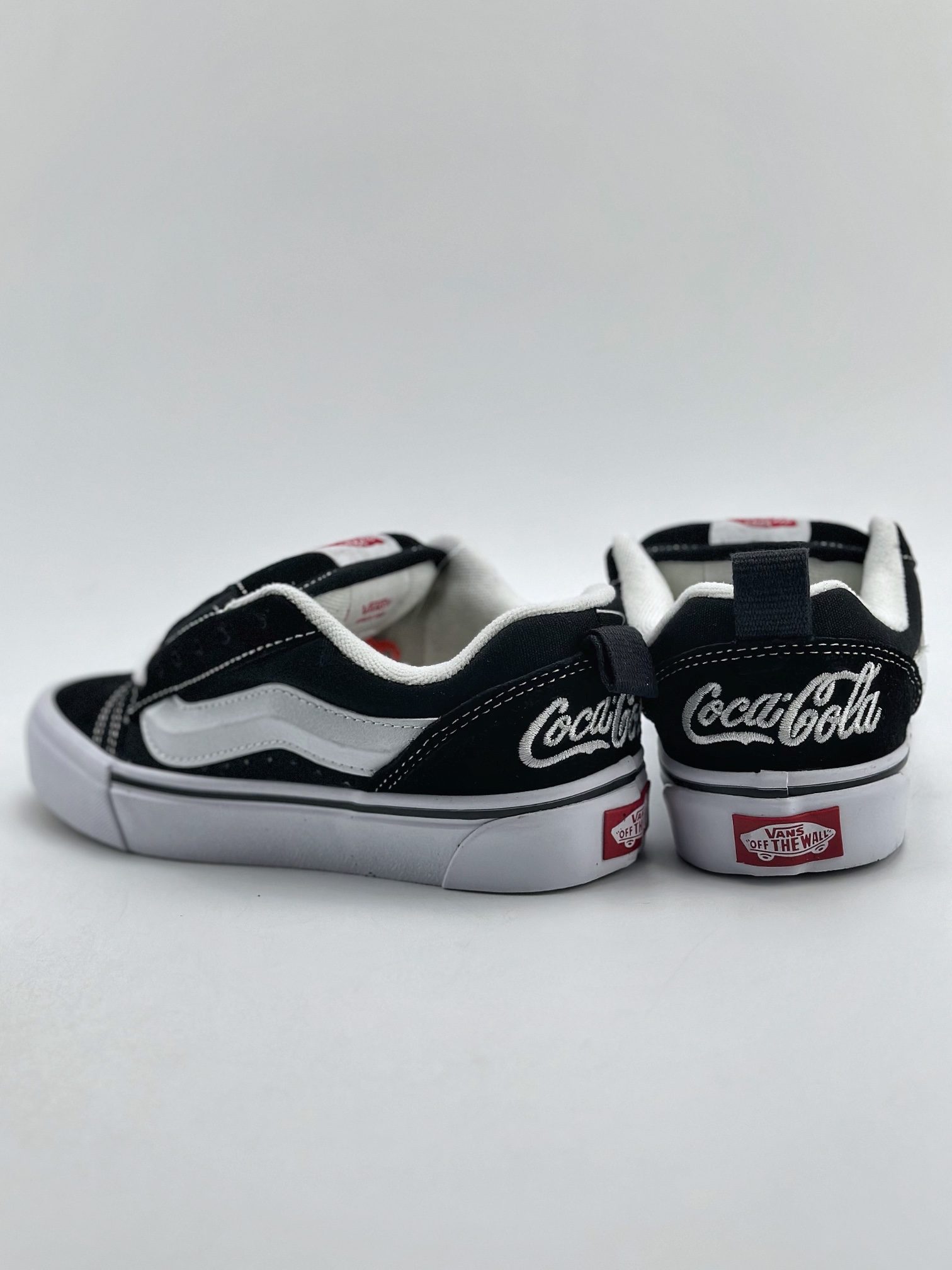 150 Vans Classics Knu Skool 黑白厚鞋舌面包鞋