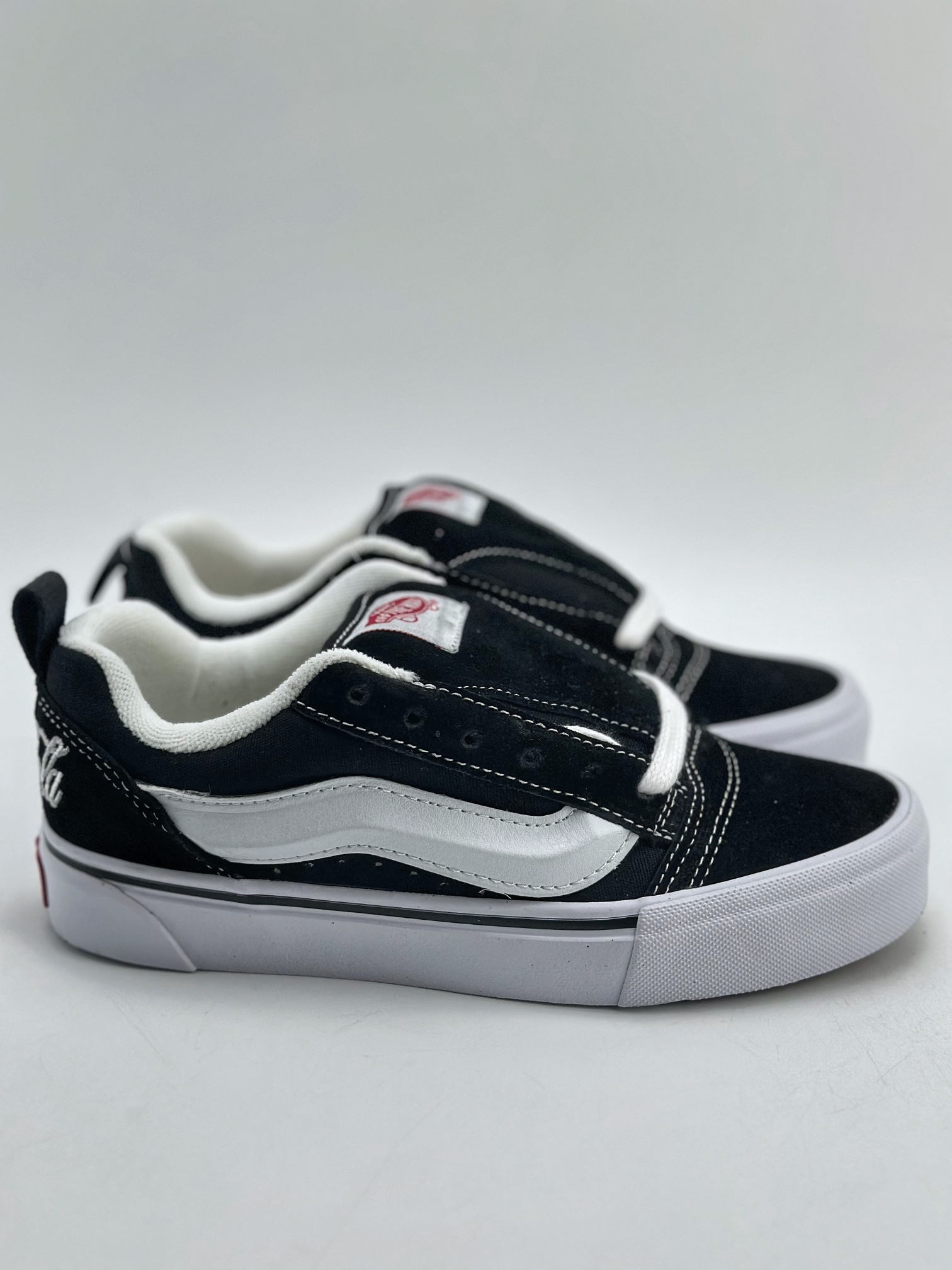 150 Vans Classics Knu Skool 黑白厚鞋舌面包鞋