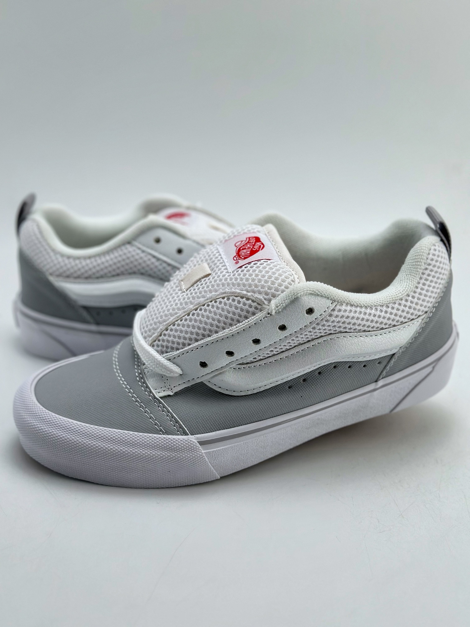 140 Vans Classics Knu Skool 白灰厚鞋舌面包鞋 Vans超火的土豆鞋