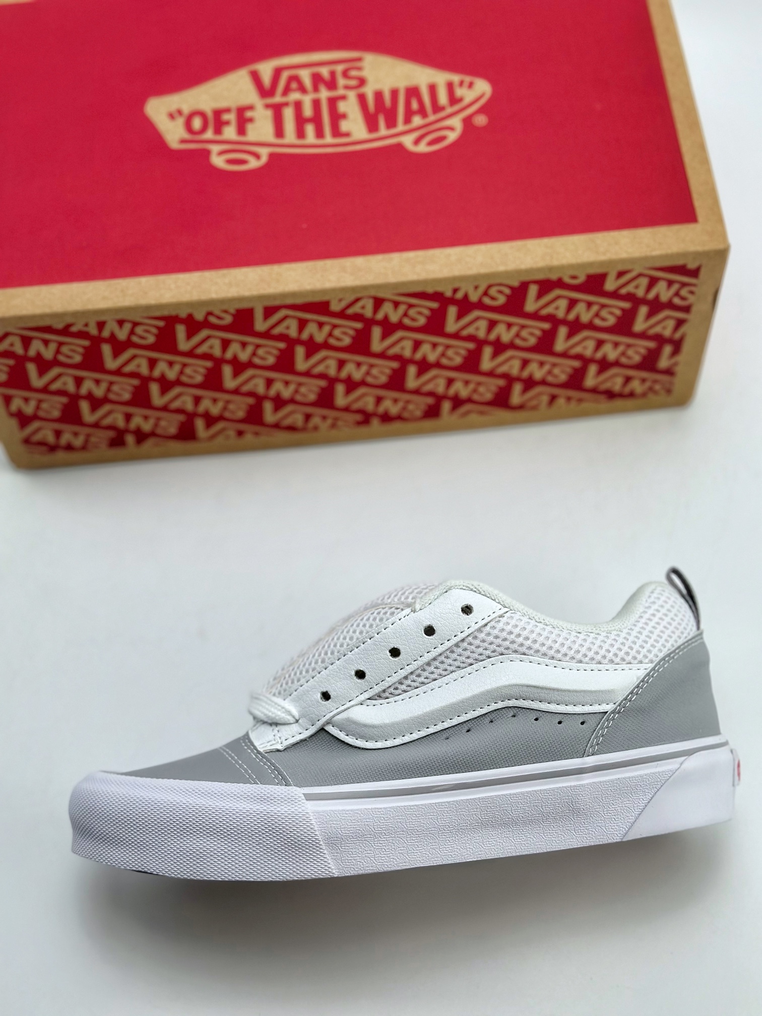 140 Vans Classics Knu Skool 白灰厚鞋舌面包鞋 Vans超火的土豆鞋