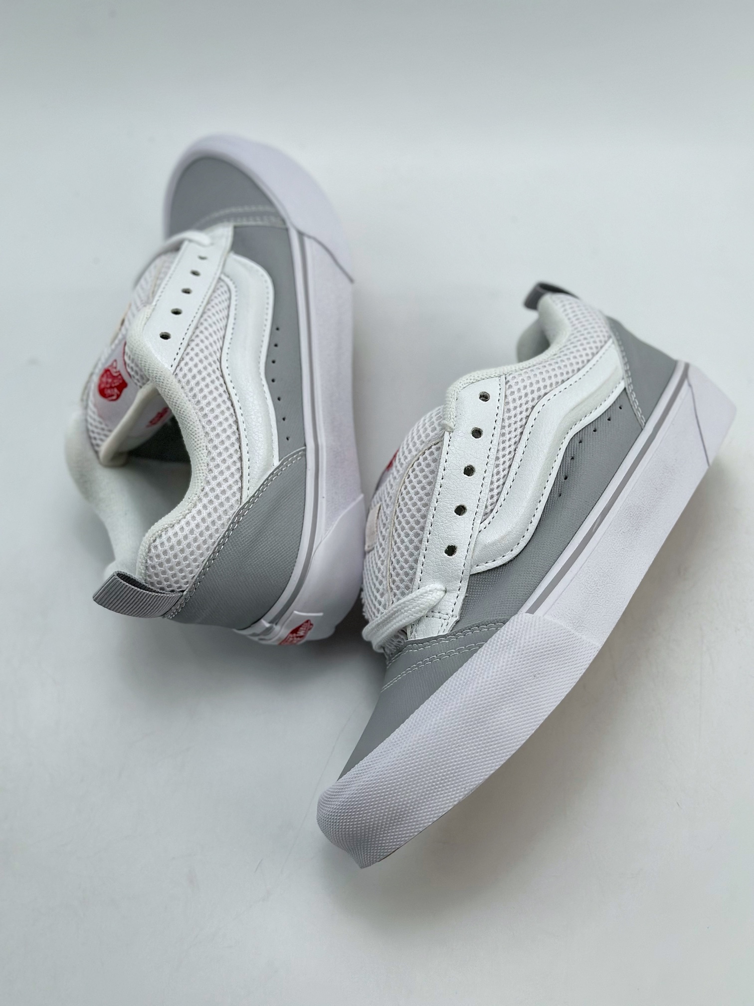 140 Vans Classics Knu Skool 白灰厚鞋舌面包鞋 Vans超火的土豆鞋